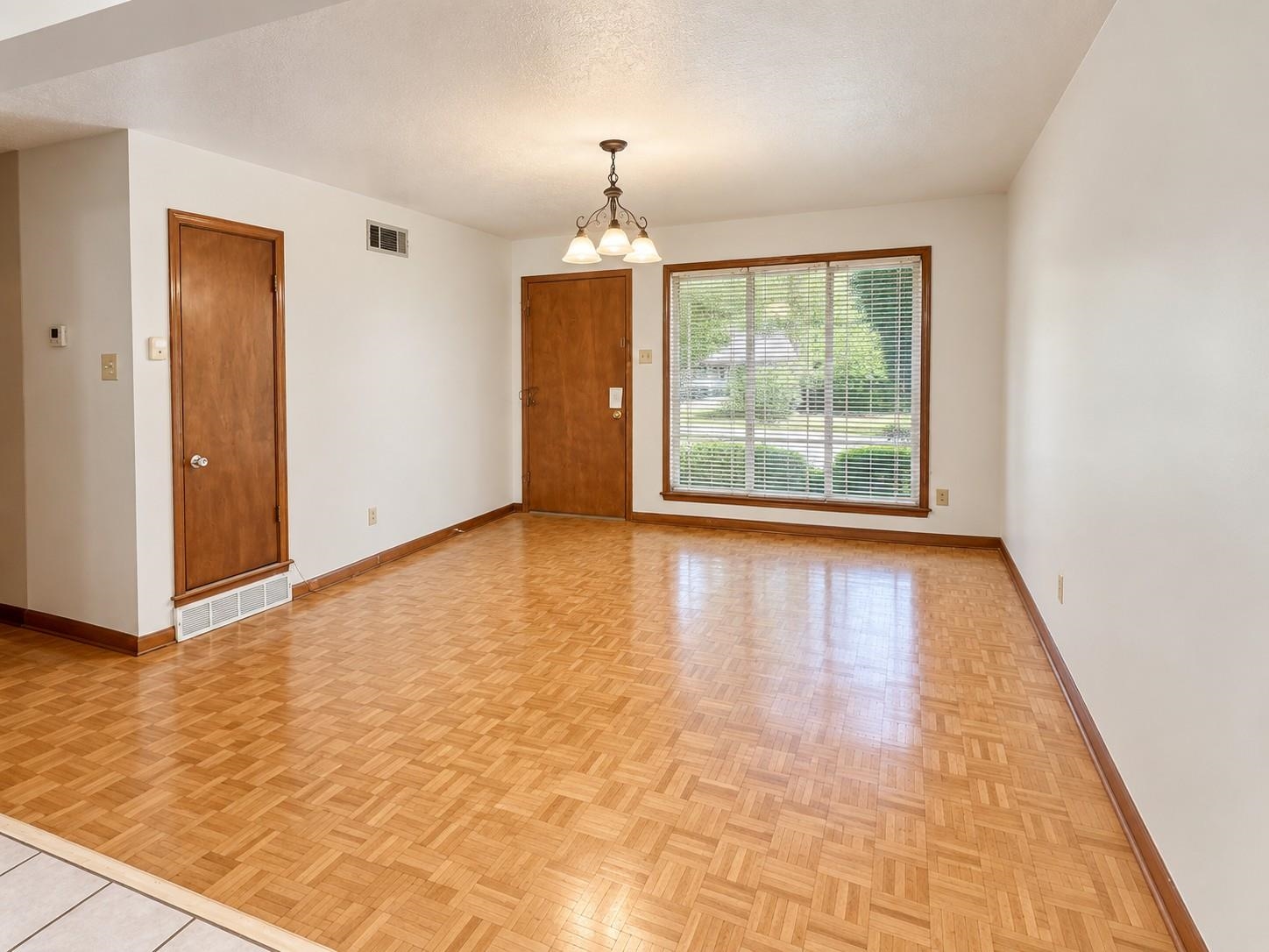 417 Charter Ave Property Photo 4