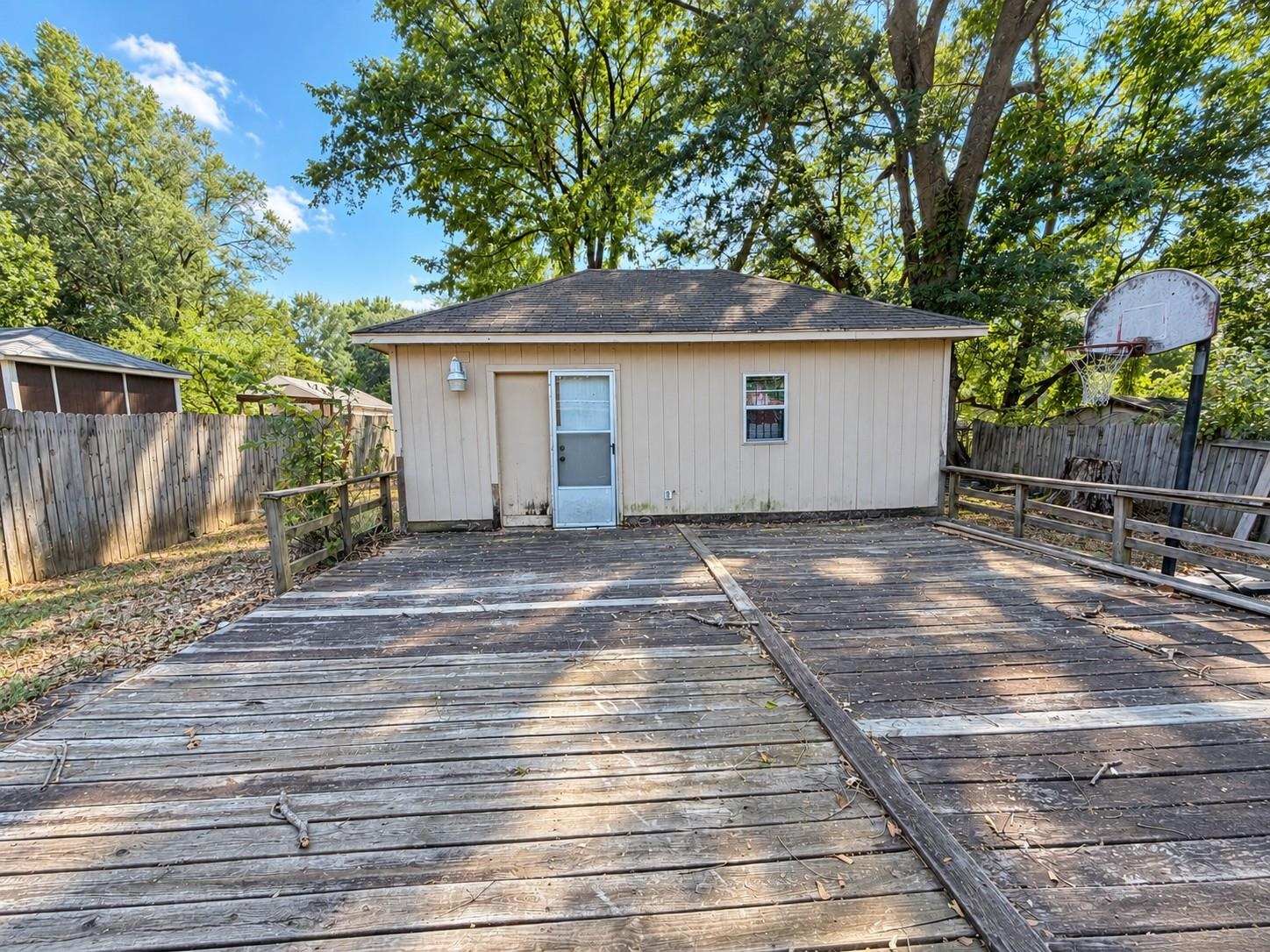 417 Charter Ave Property Photo 14
