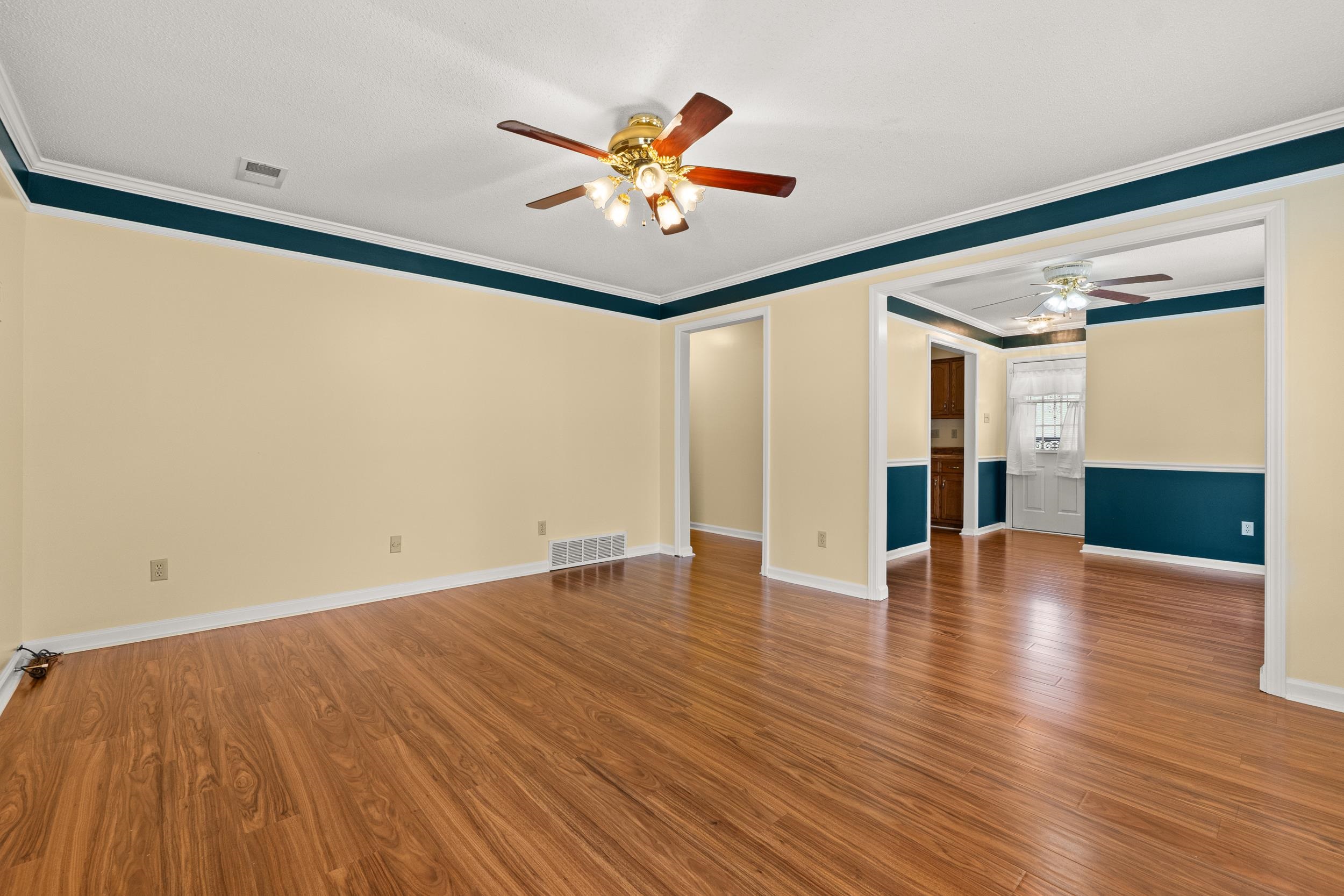 2512 Derbyshire Ave Property Photo 2
