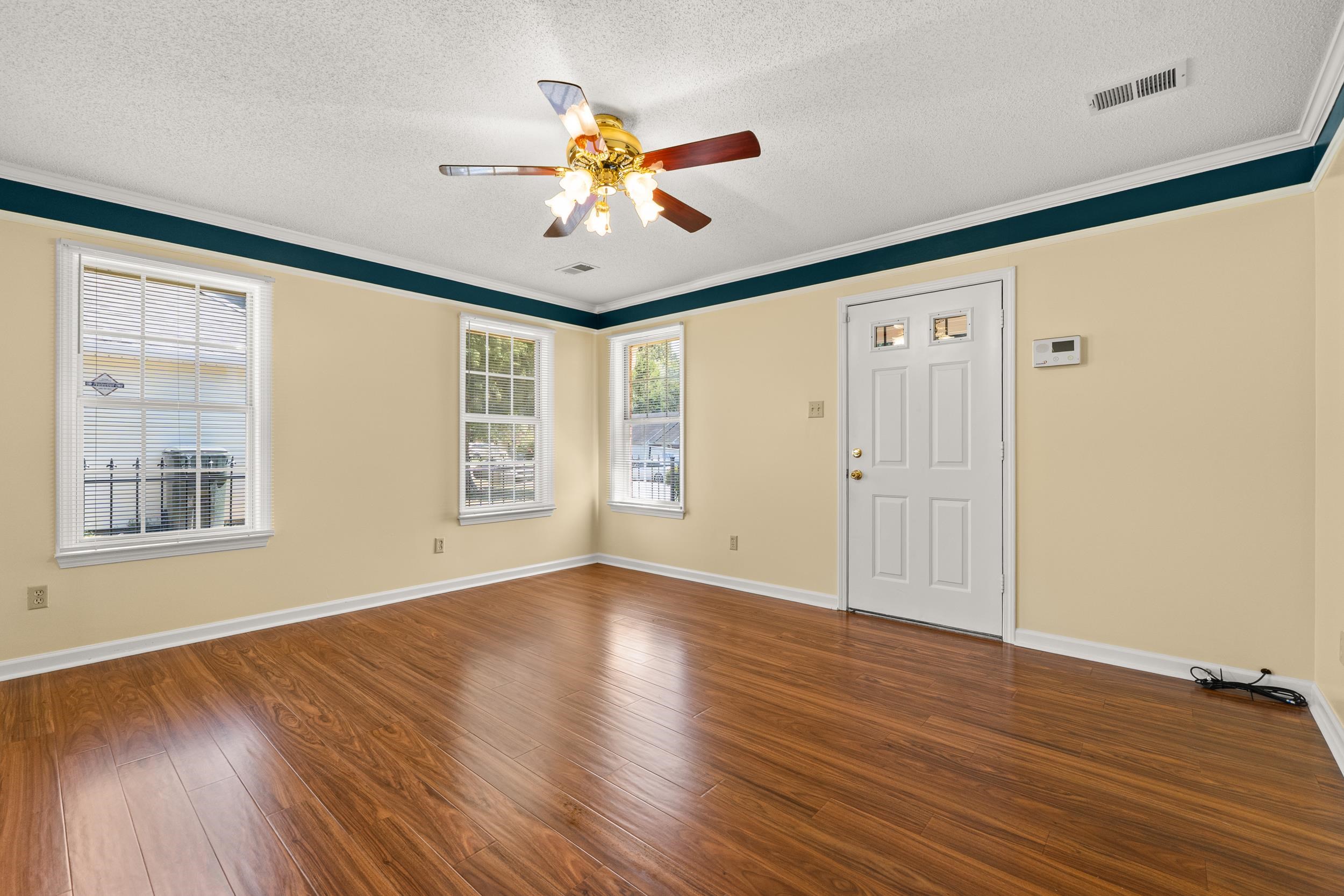 2512 Derbyshire Ave Property Photo 3