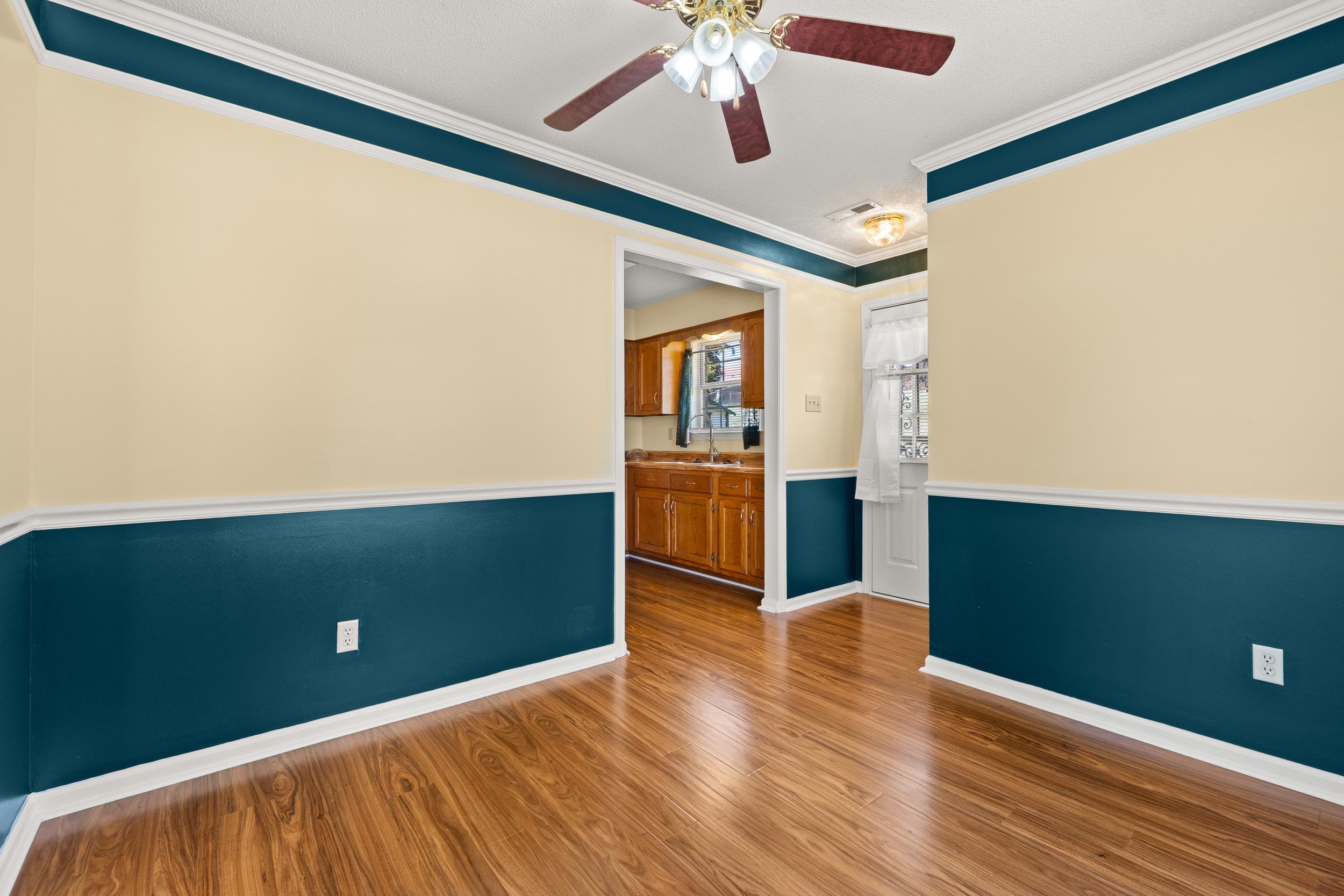 2512 Derbyshire Ave Property Photo 4
