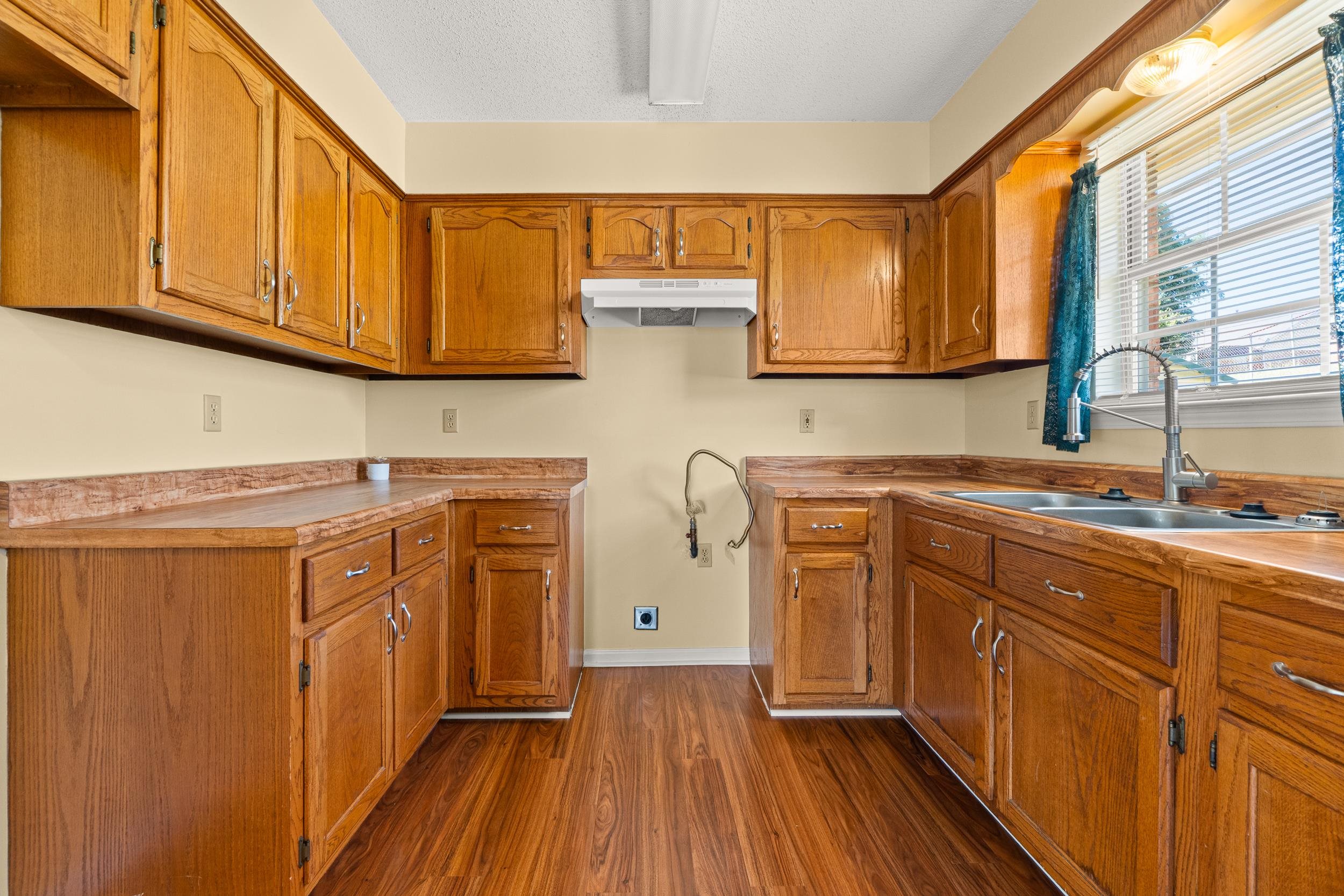 2512 Derbyshire Ave Property Photo 6