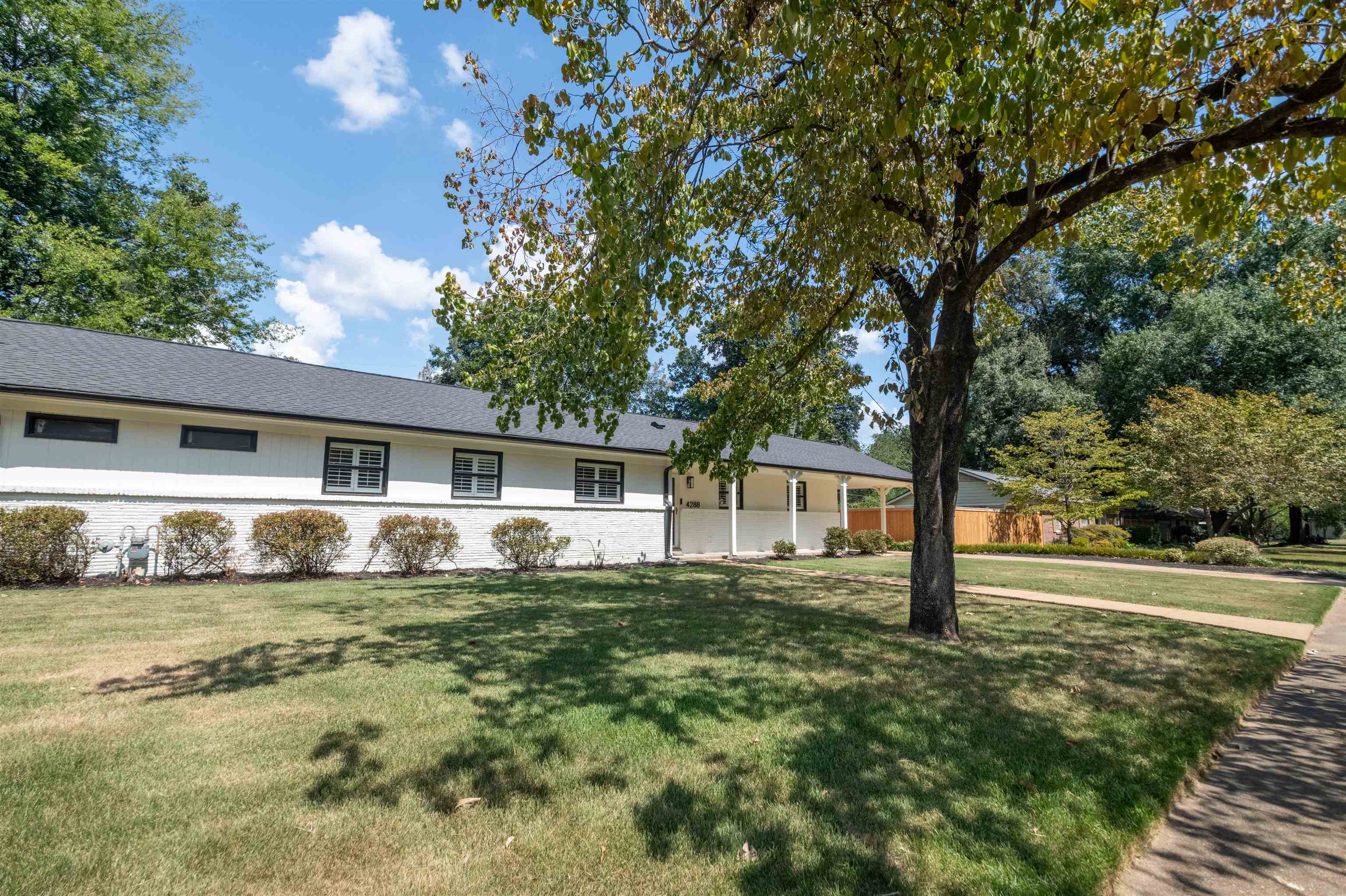 4288 Charleswood Ave Property Photo 1