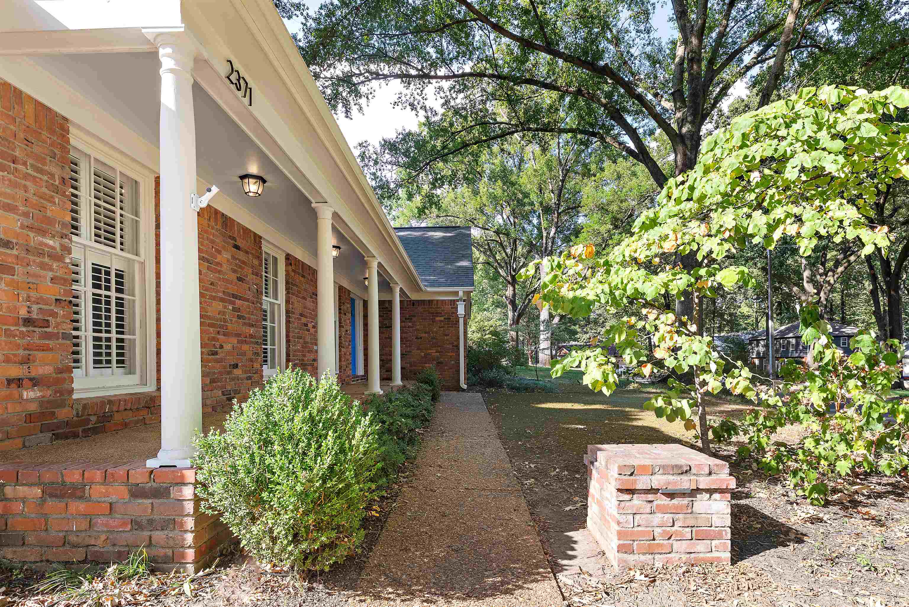 2371 Brook Hollow Cv Property Photo 3