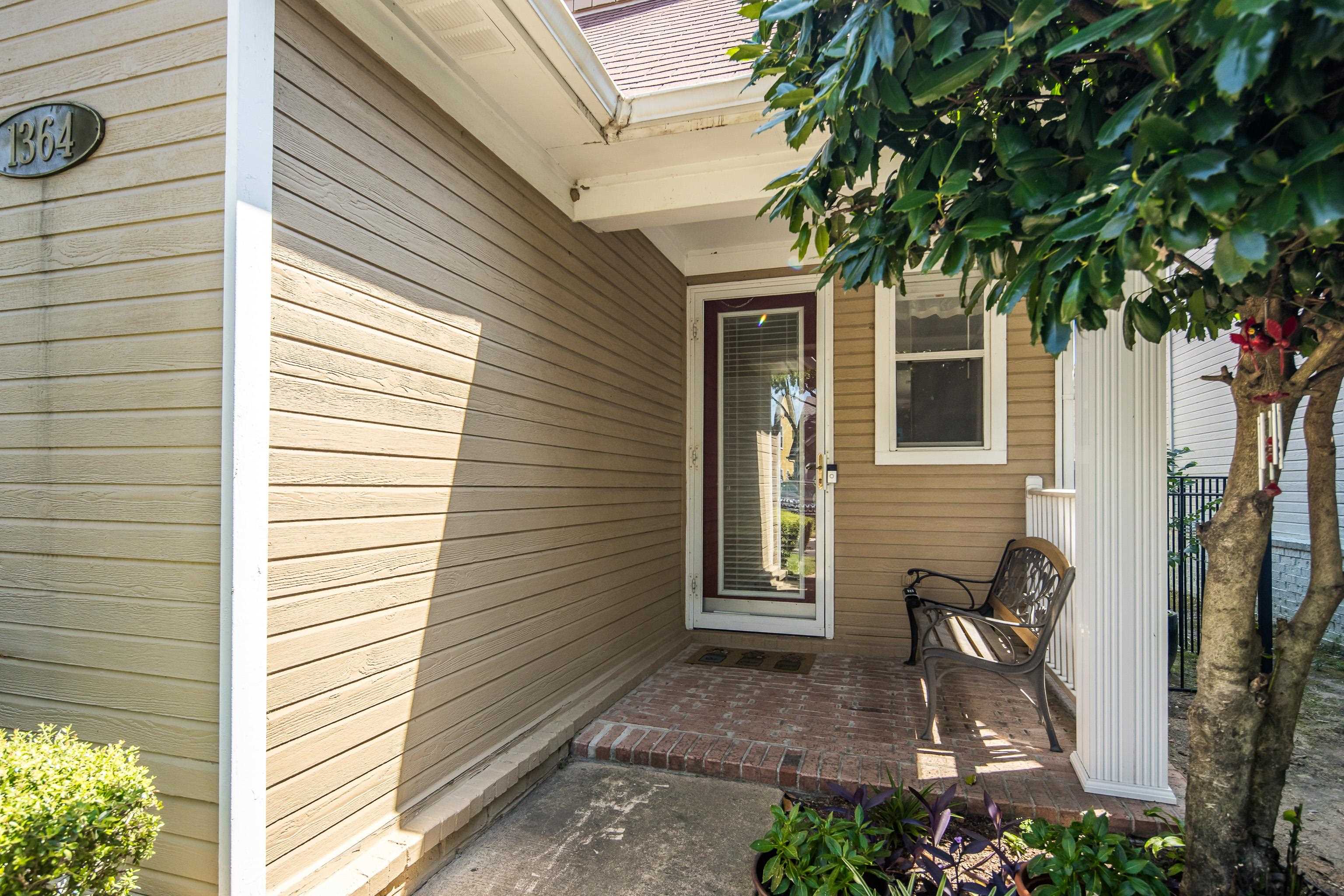 1364 Harbor Park Dr Property Photo 3