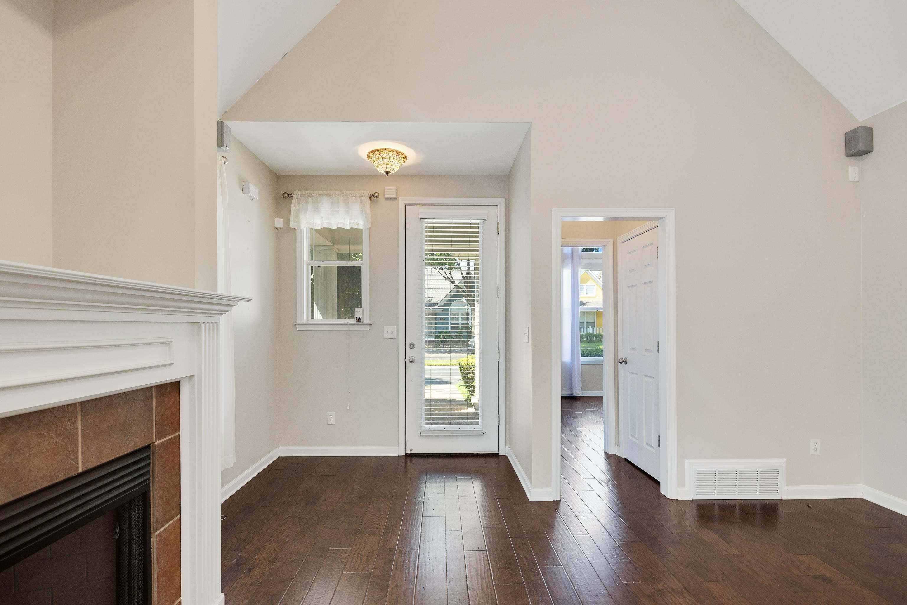 1364 Harbor Park Dr Property Photo 4