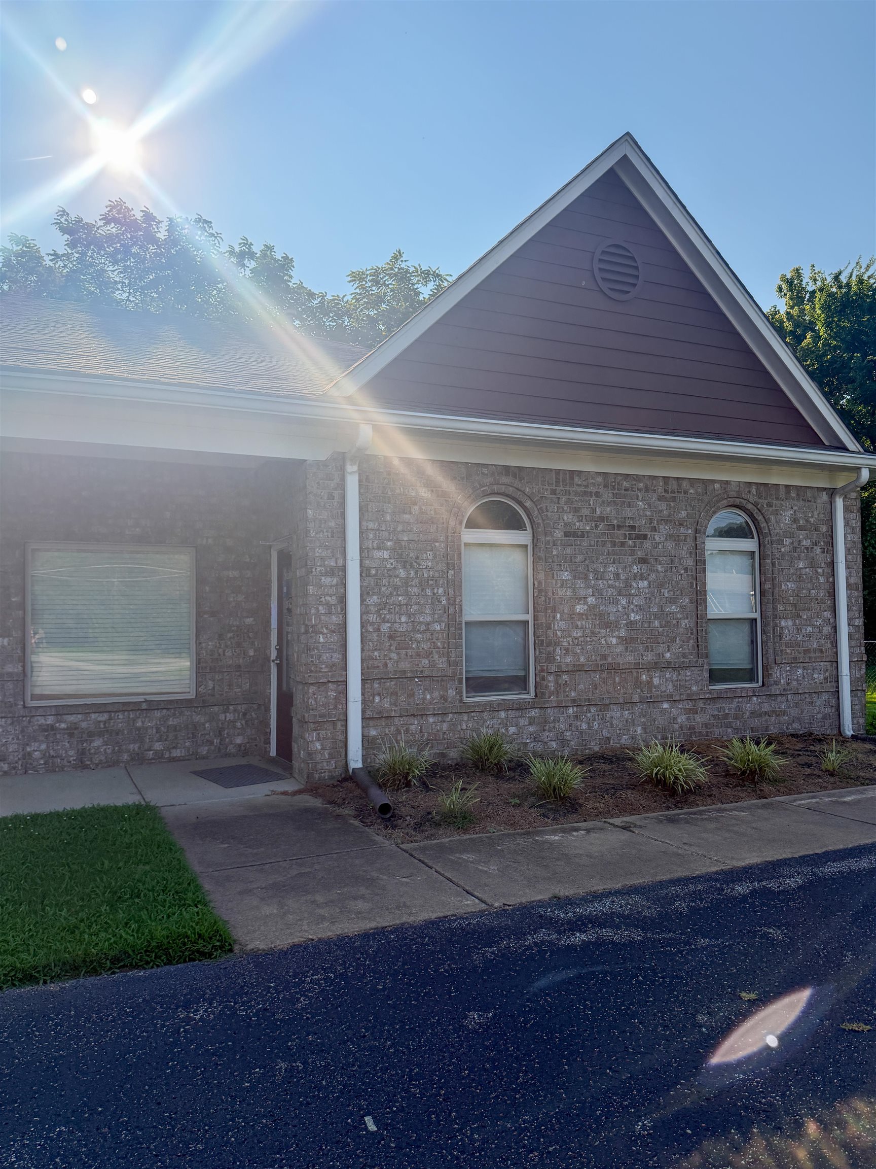 70 Clay St Property Photo 2