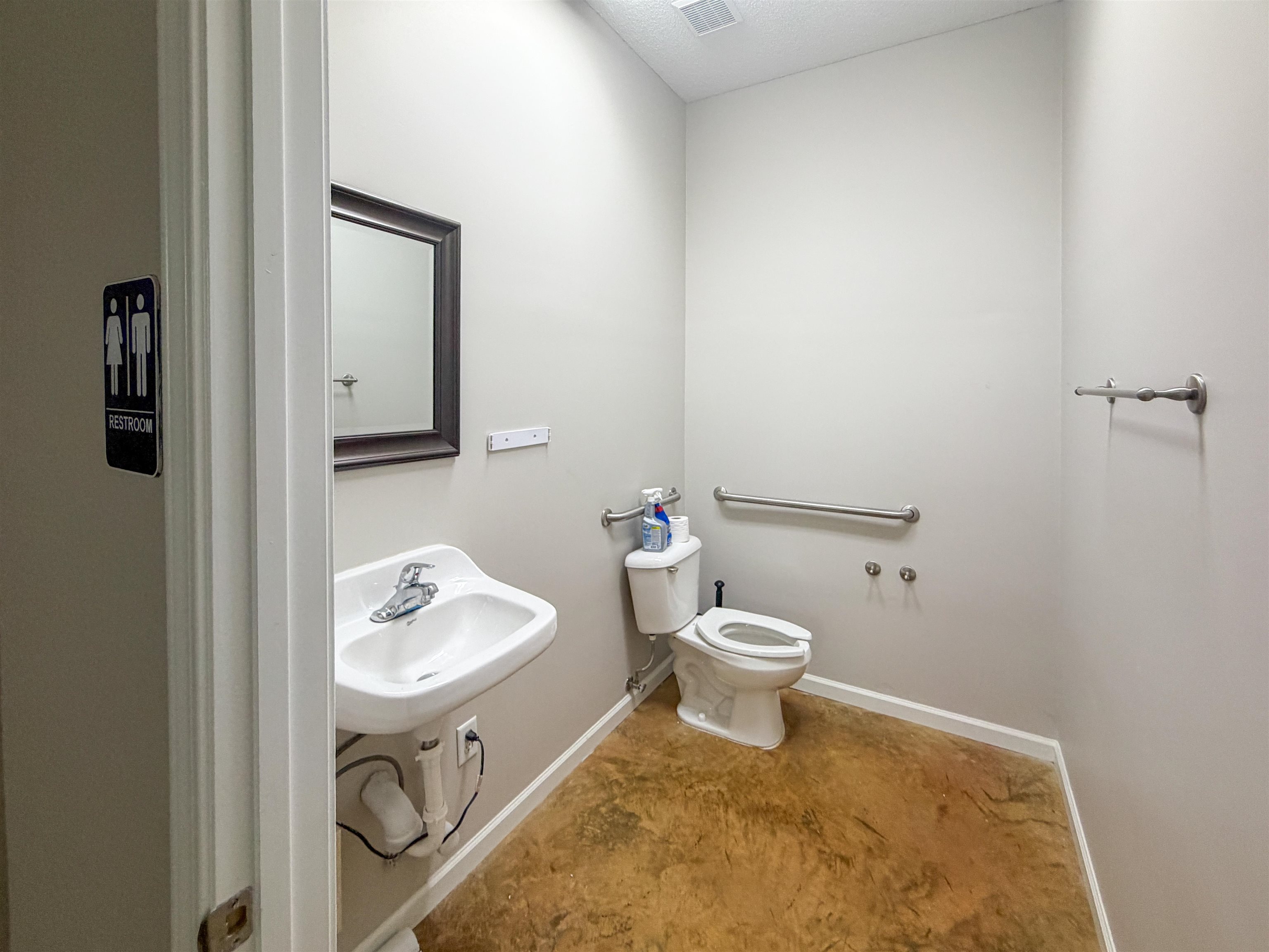 70 Clay St Property Photo 5