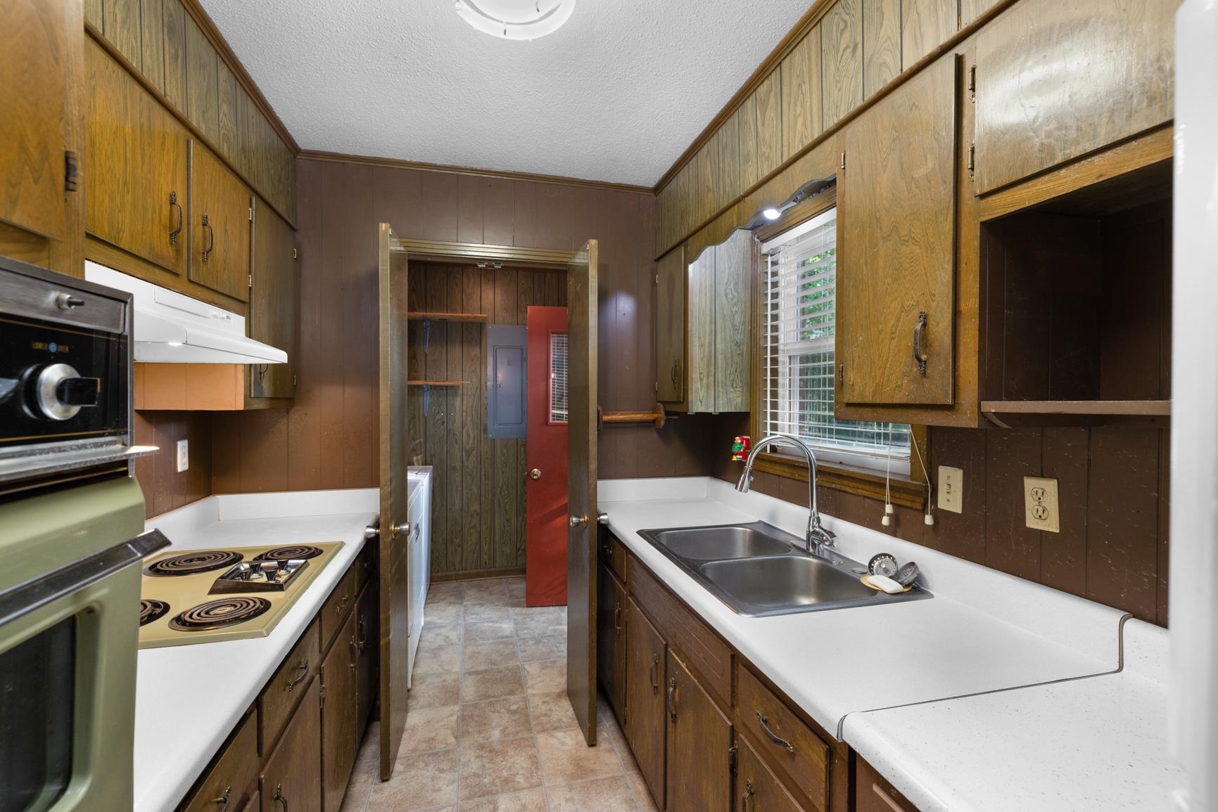 250 Maple Hill Dr Property Photo 8