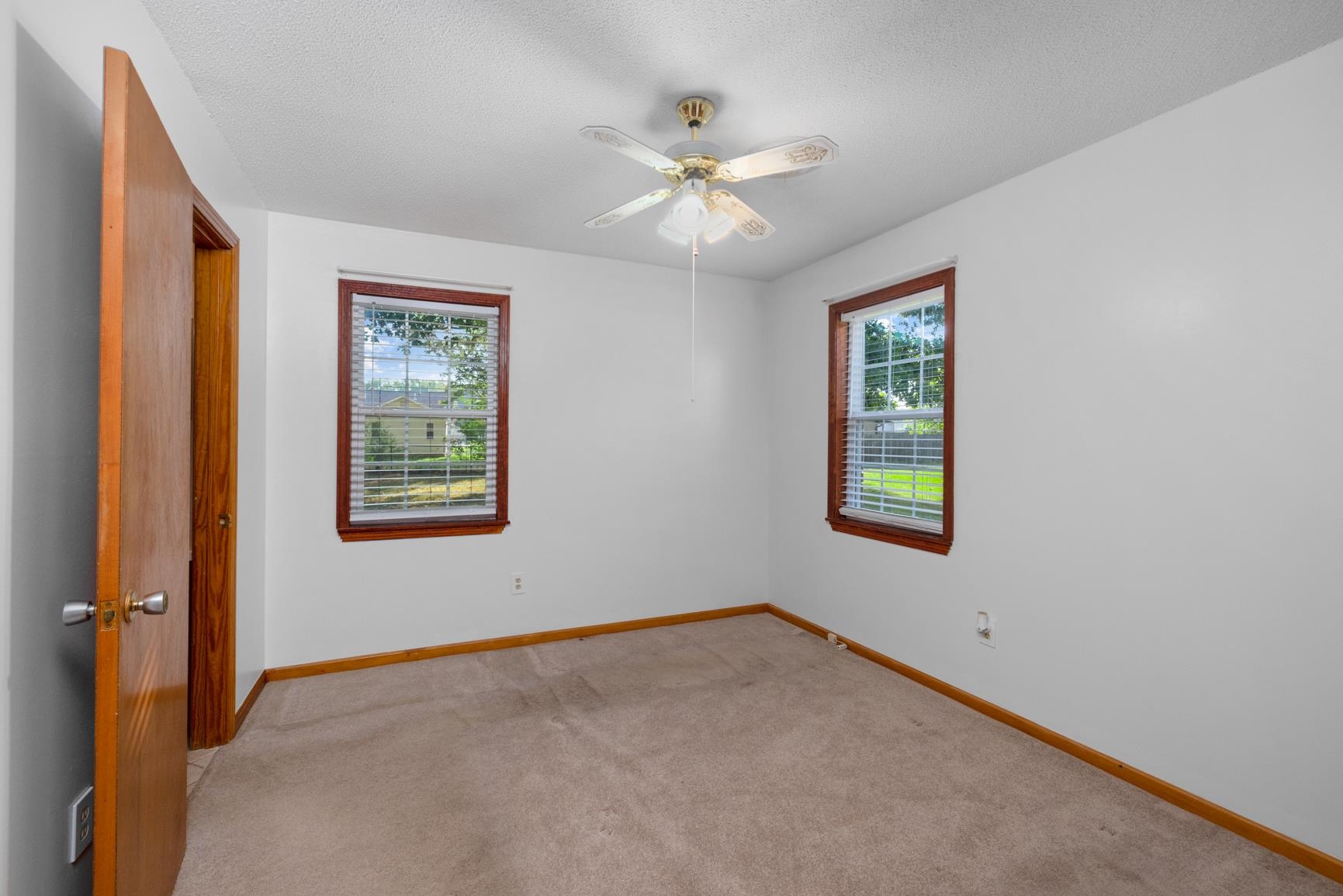 250 Maple Hill Dr Property Photo 11