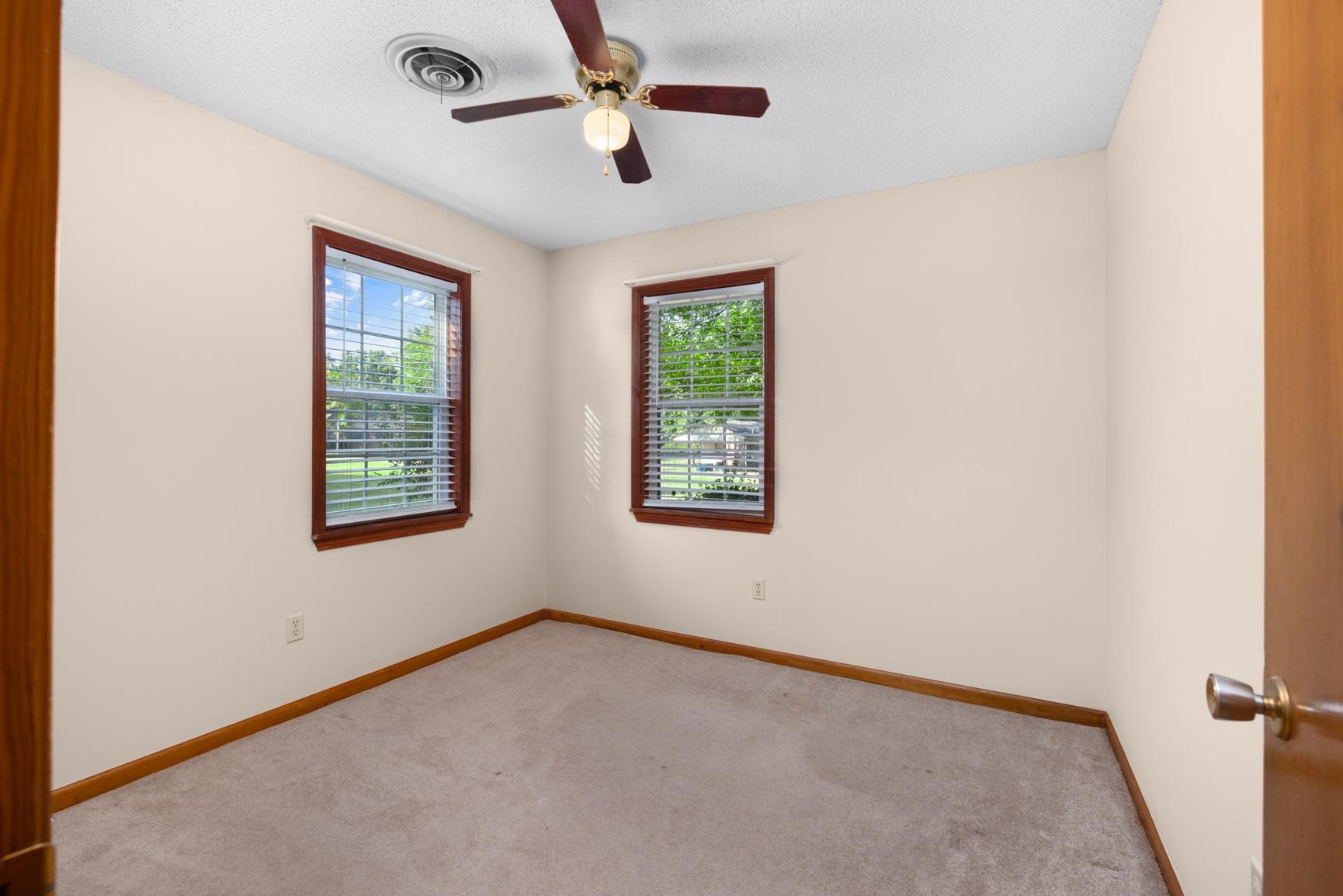 250 Maple Hill Dr Property Photo 17
