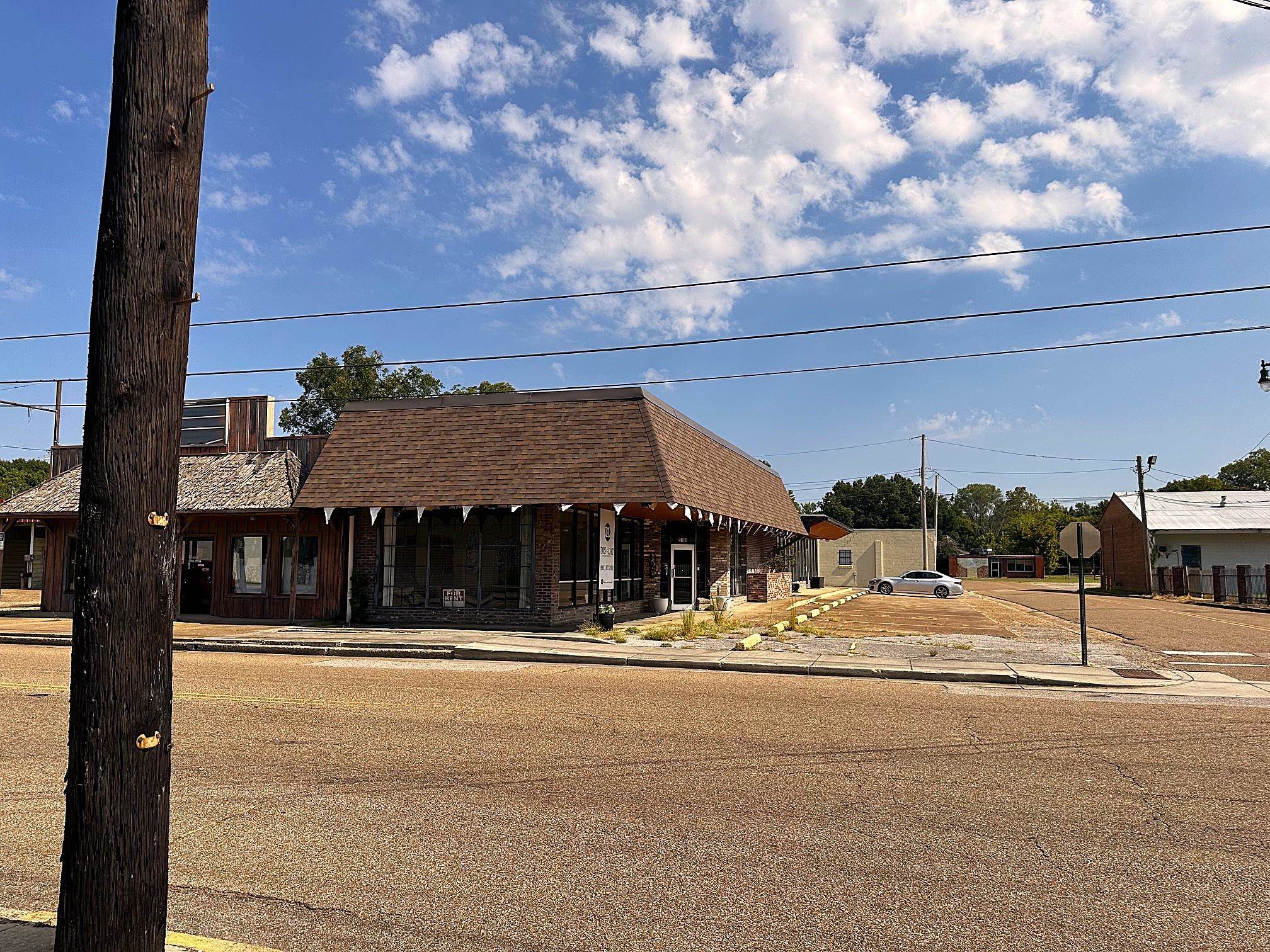5104 EASLEY ST Property Photo 1