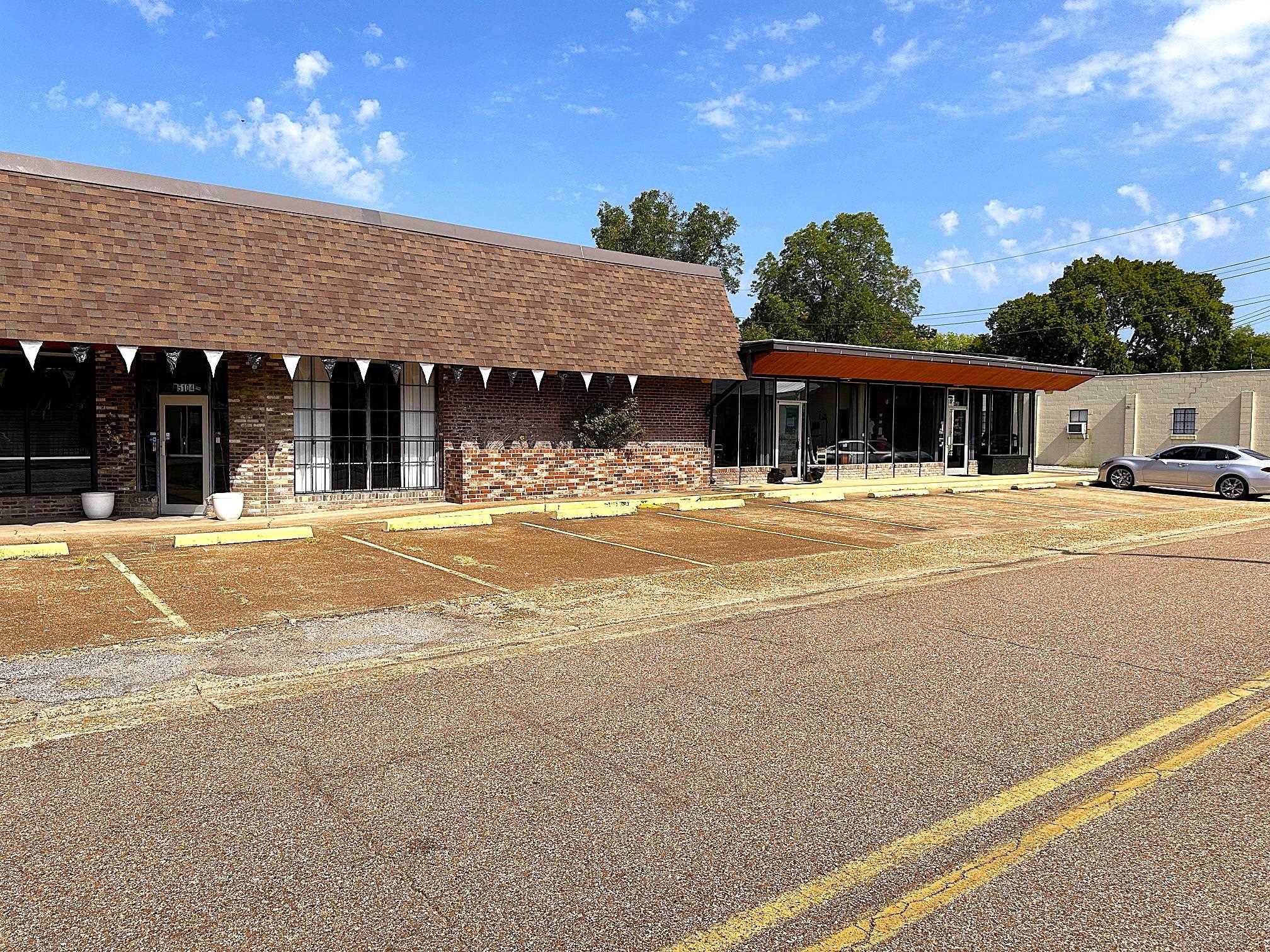 5104 Easley St Property Photo 4