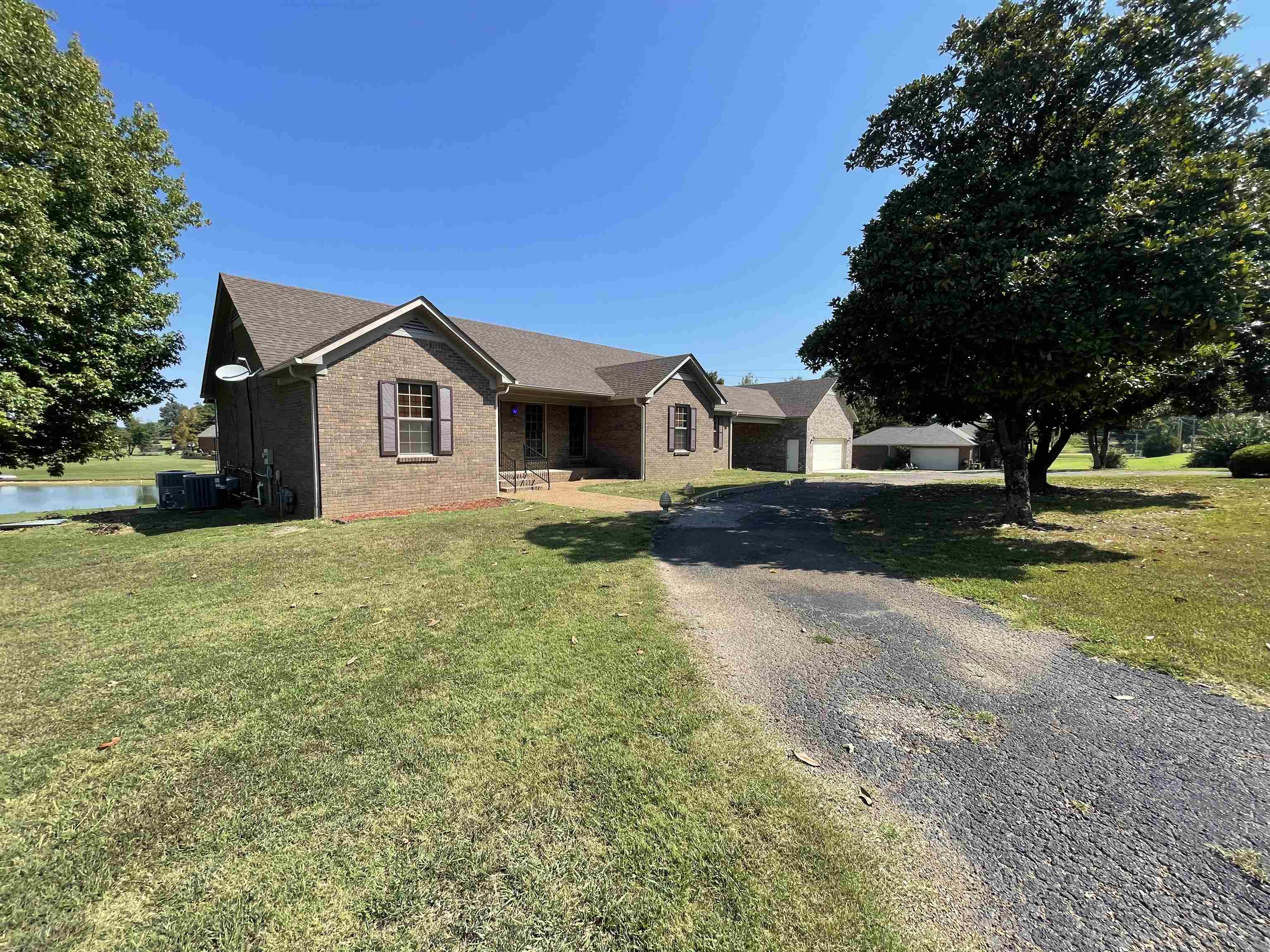 556 Burnett Ln Property Photo 1