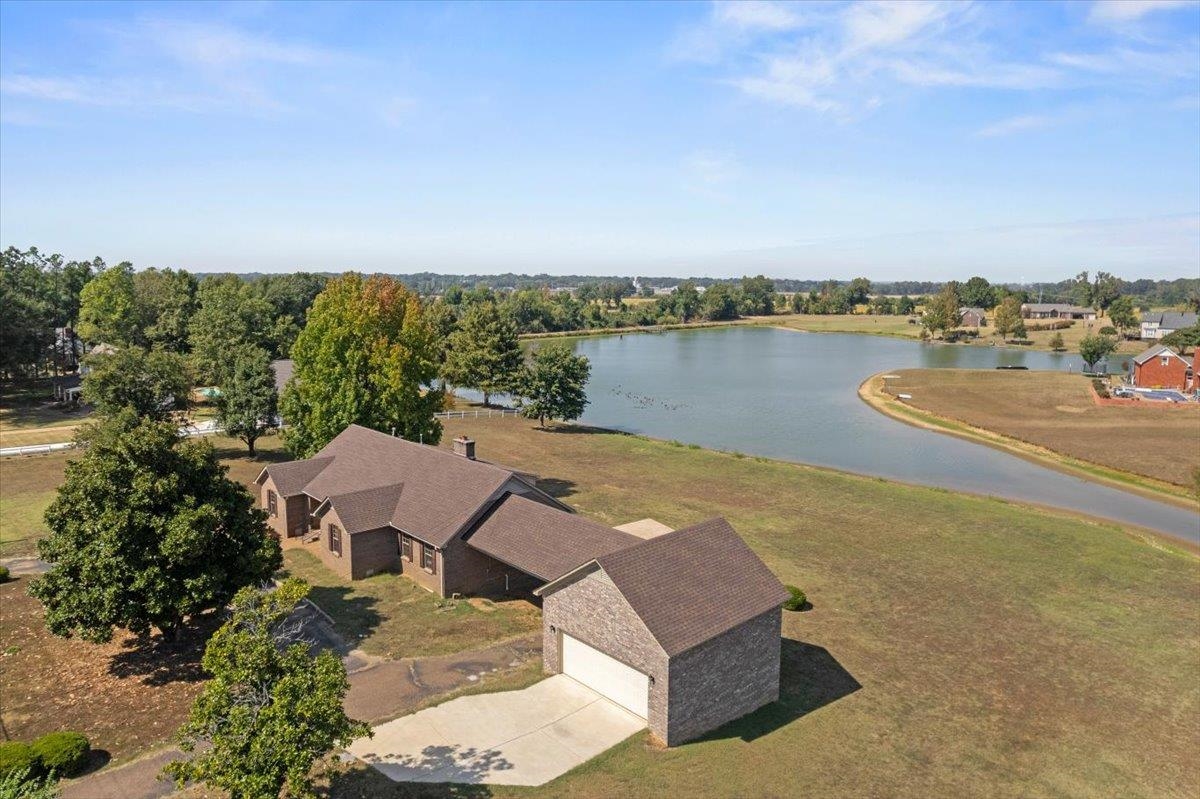 556 Burnett Ln Property Photo 1