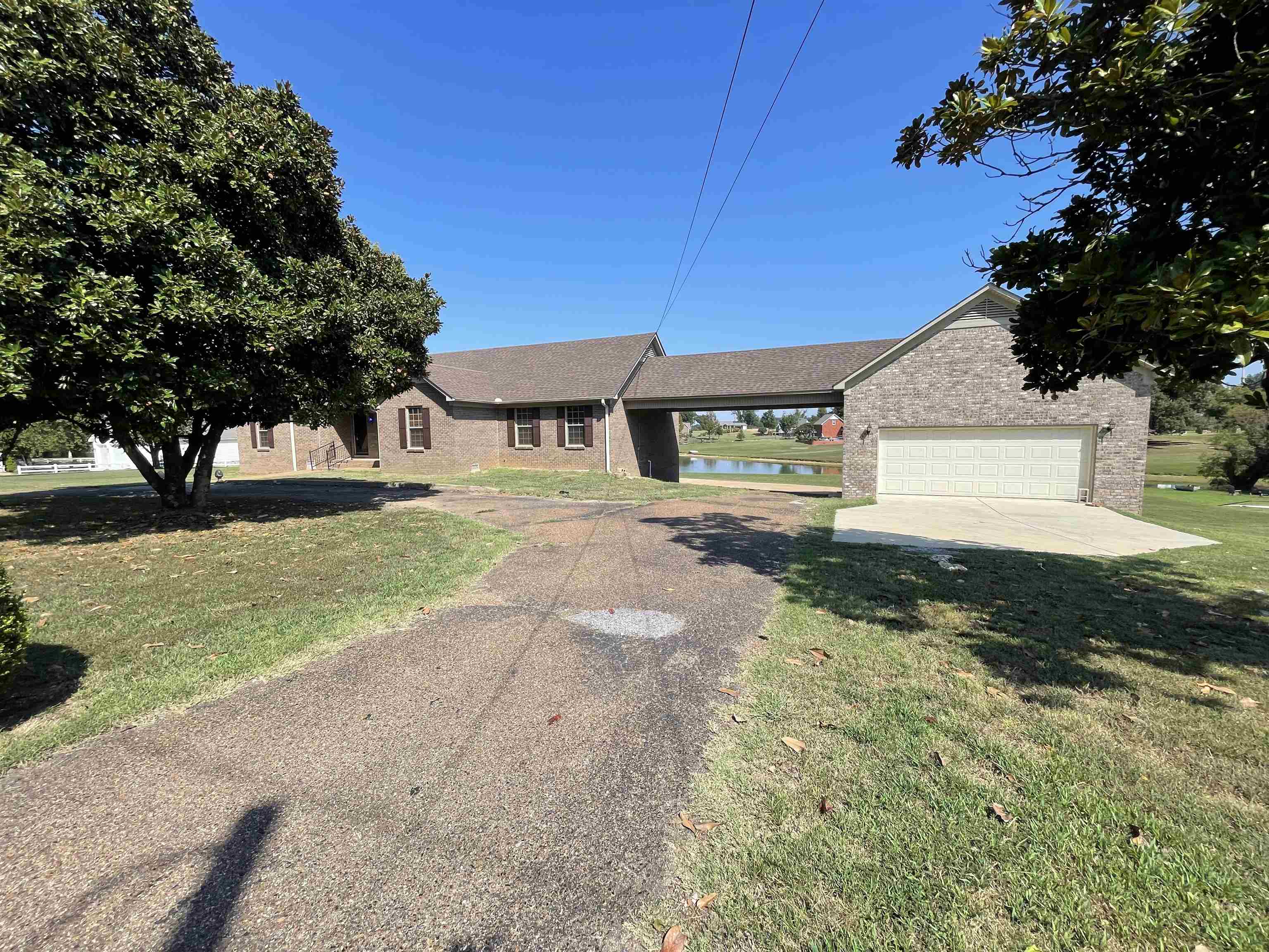 556 Burnett Ln Property Photo 2