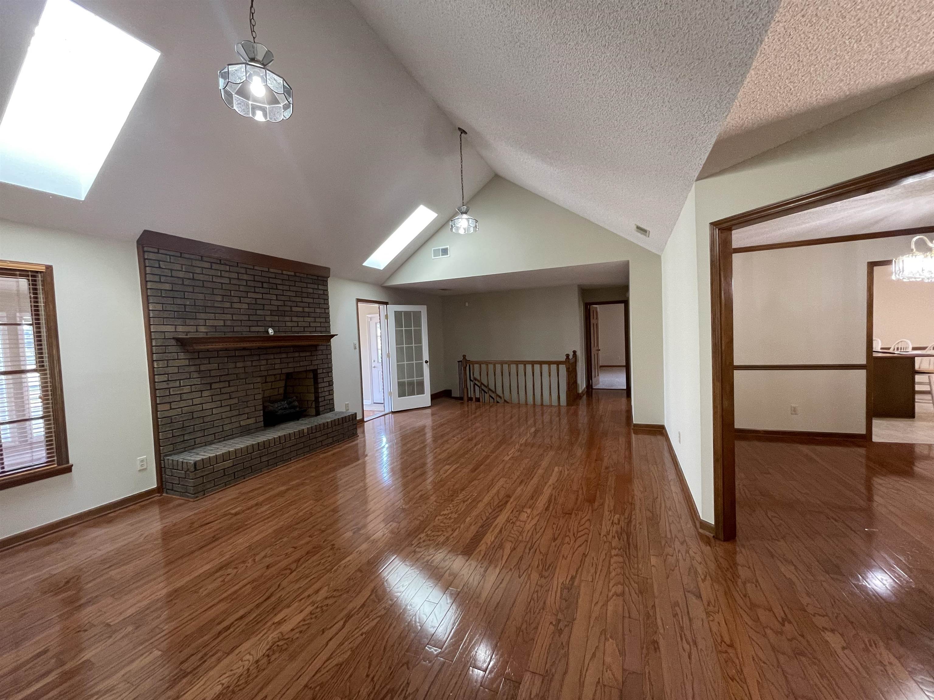 556 Burnett Ln Property Photo 6