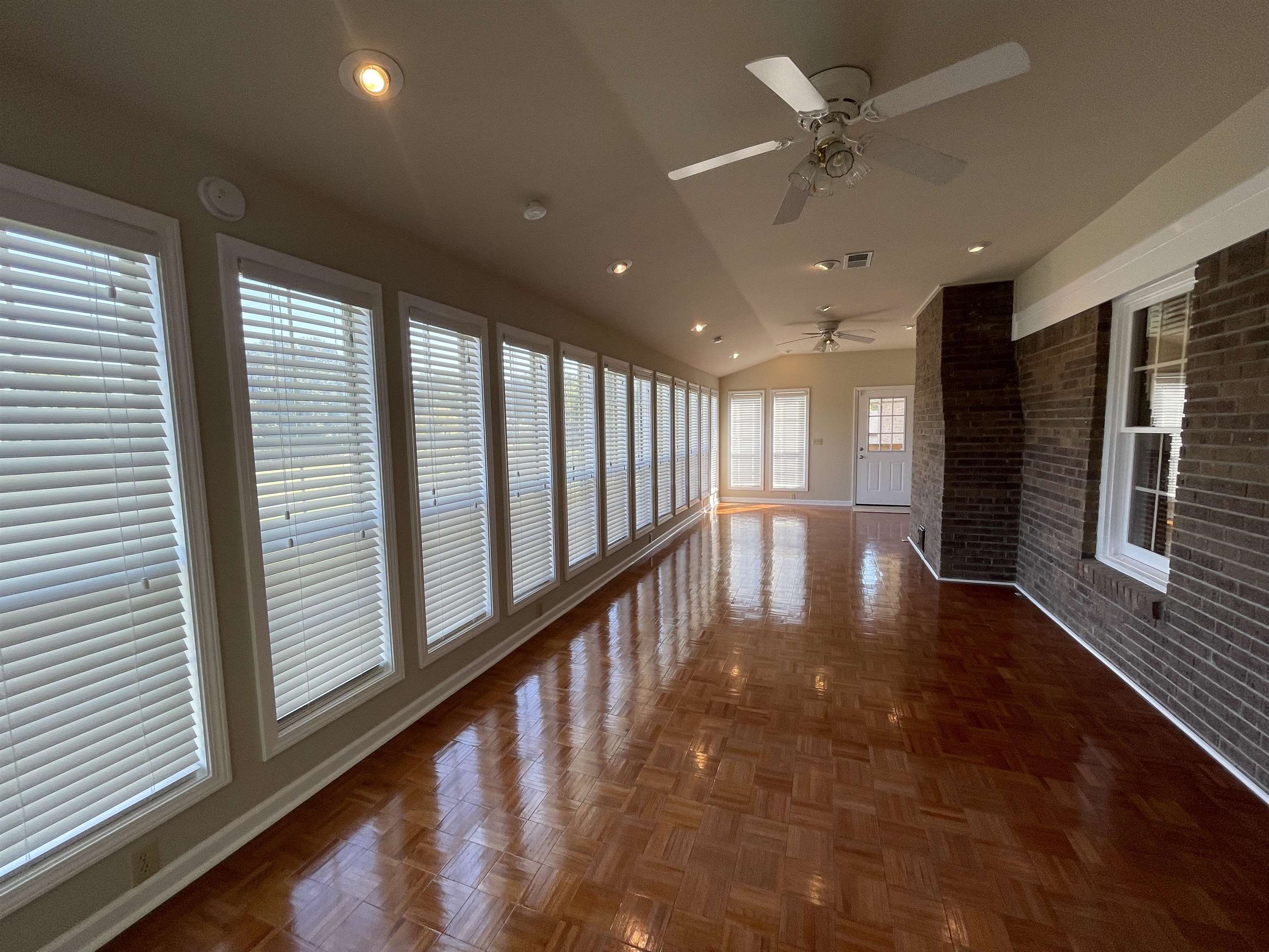 556 Burnett Ln Property Photo 8