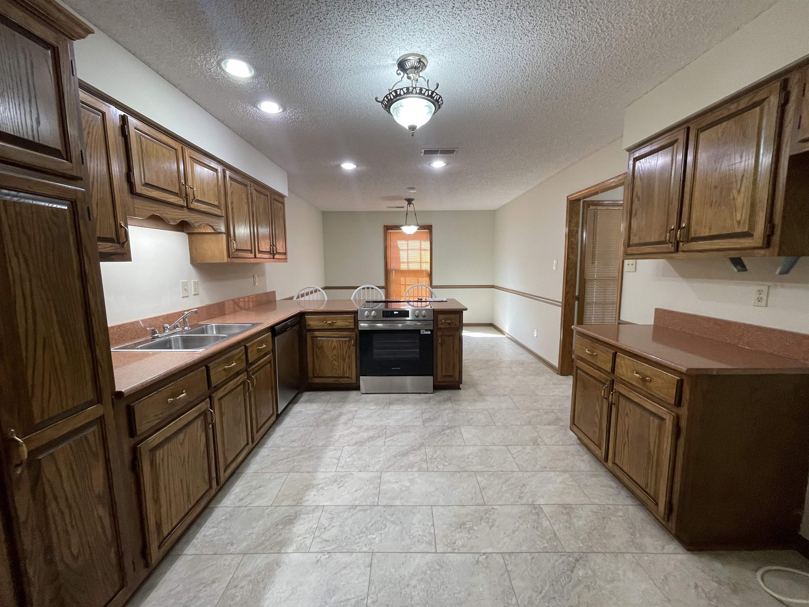 556 Burnett Ln Property Photo 10