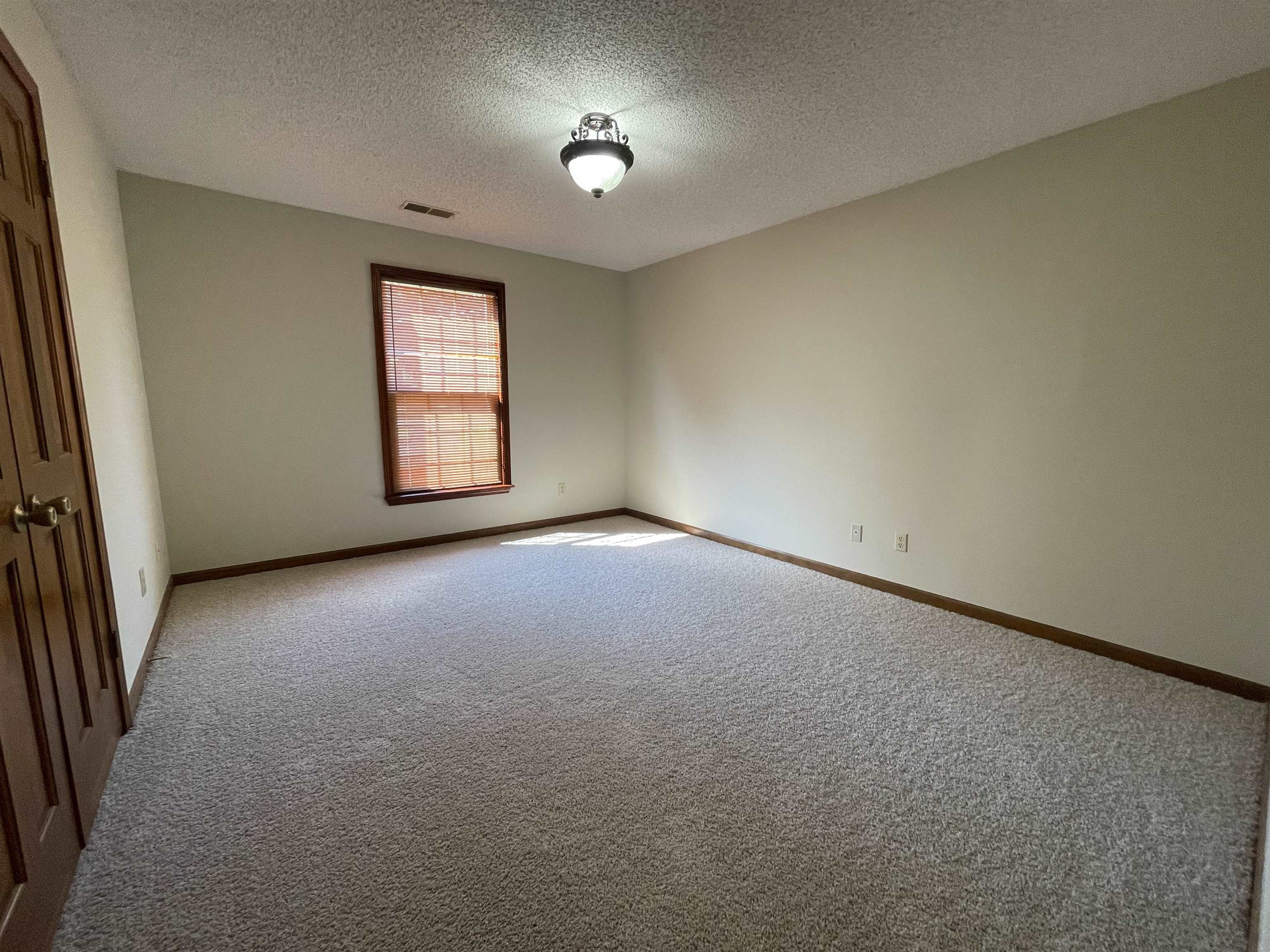 556 Burnett Ln Property Photo 17