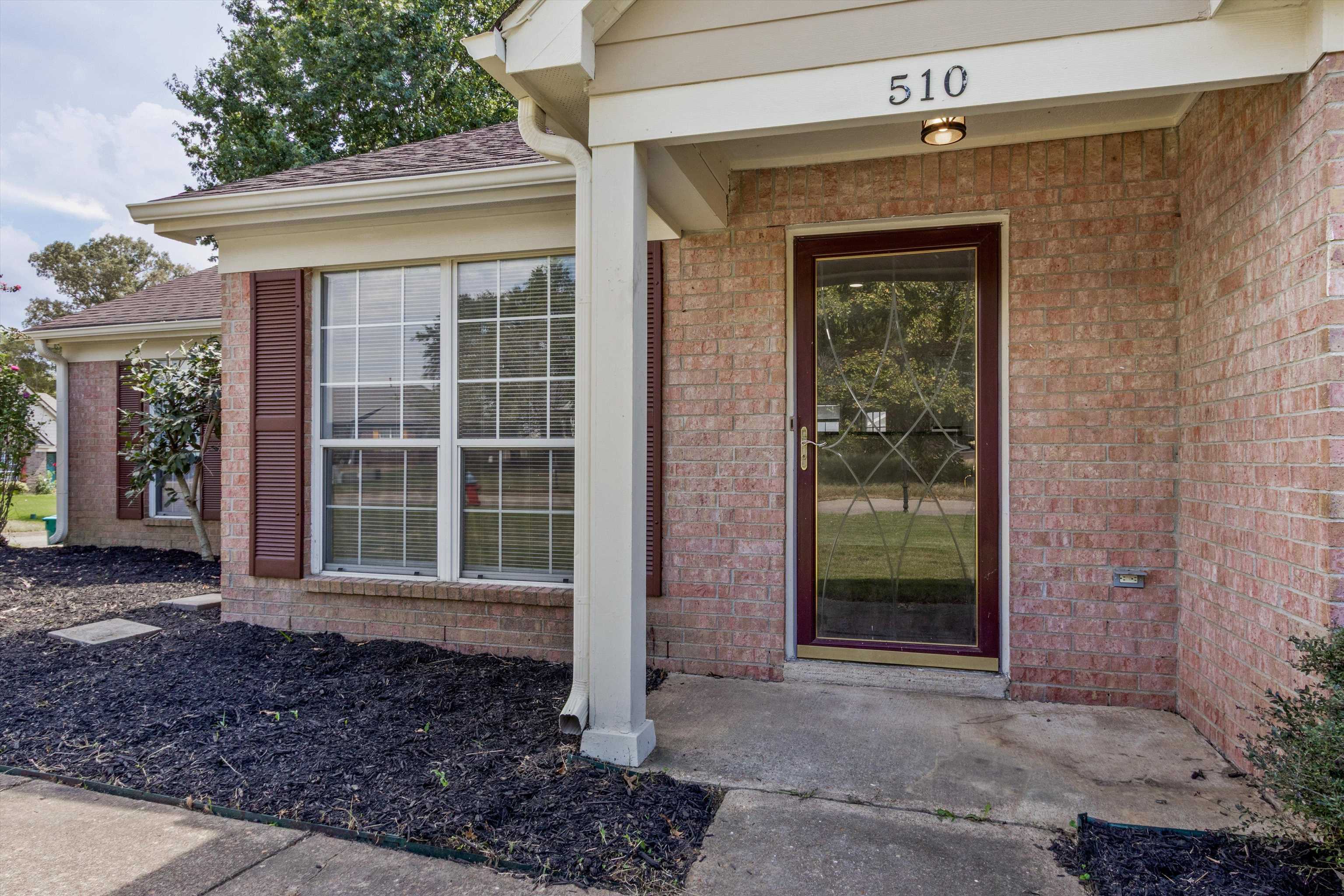510 Oakland Hills Dr Property Photo 2