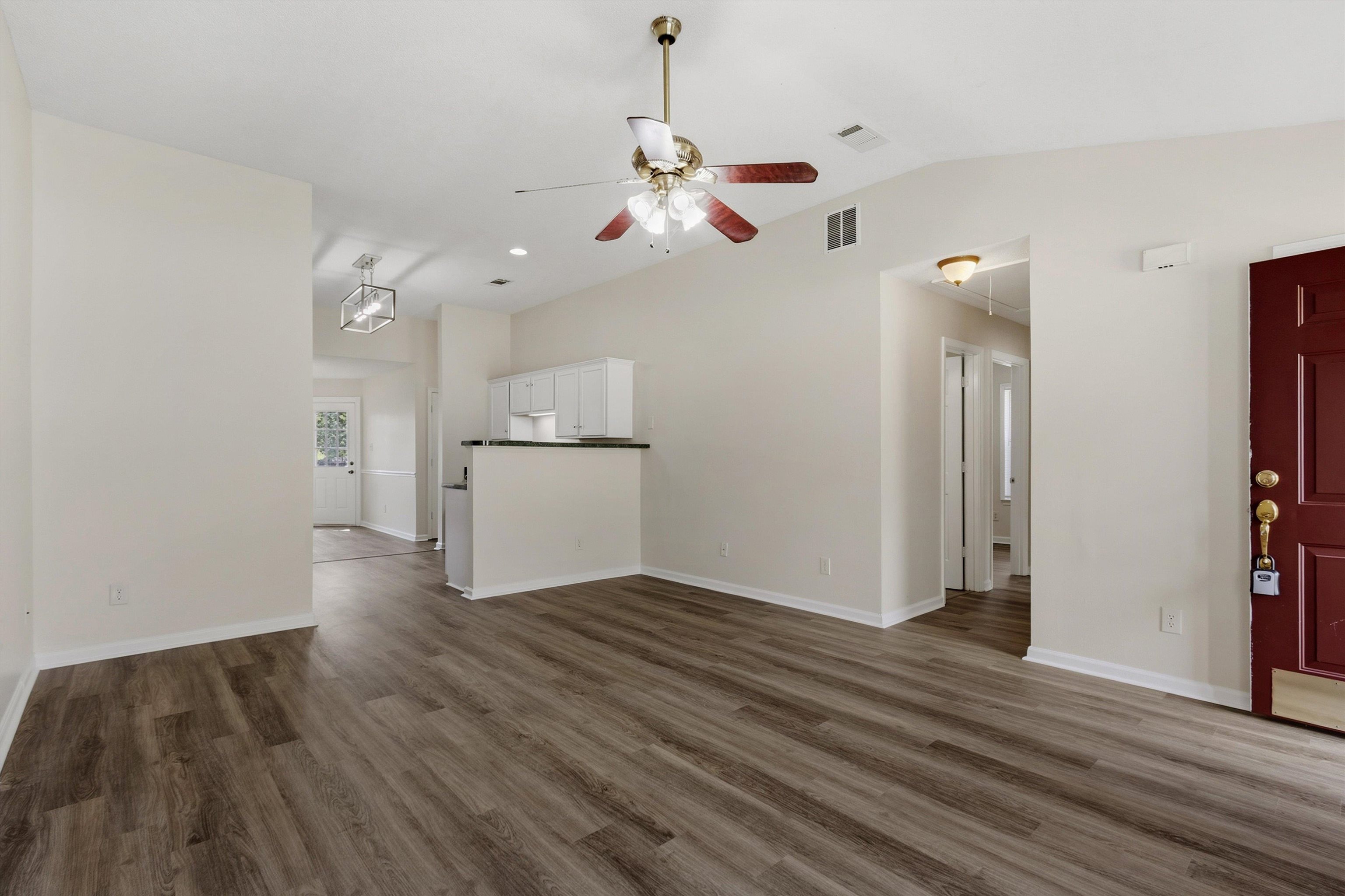 510 Oakland Hills Dr Property Photo 5