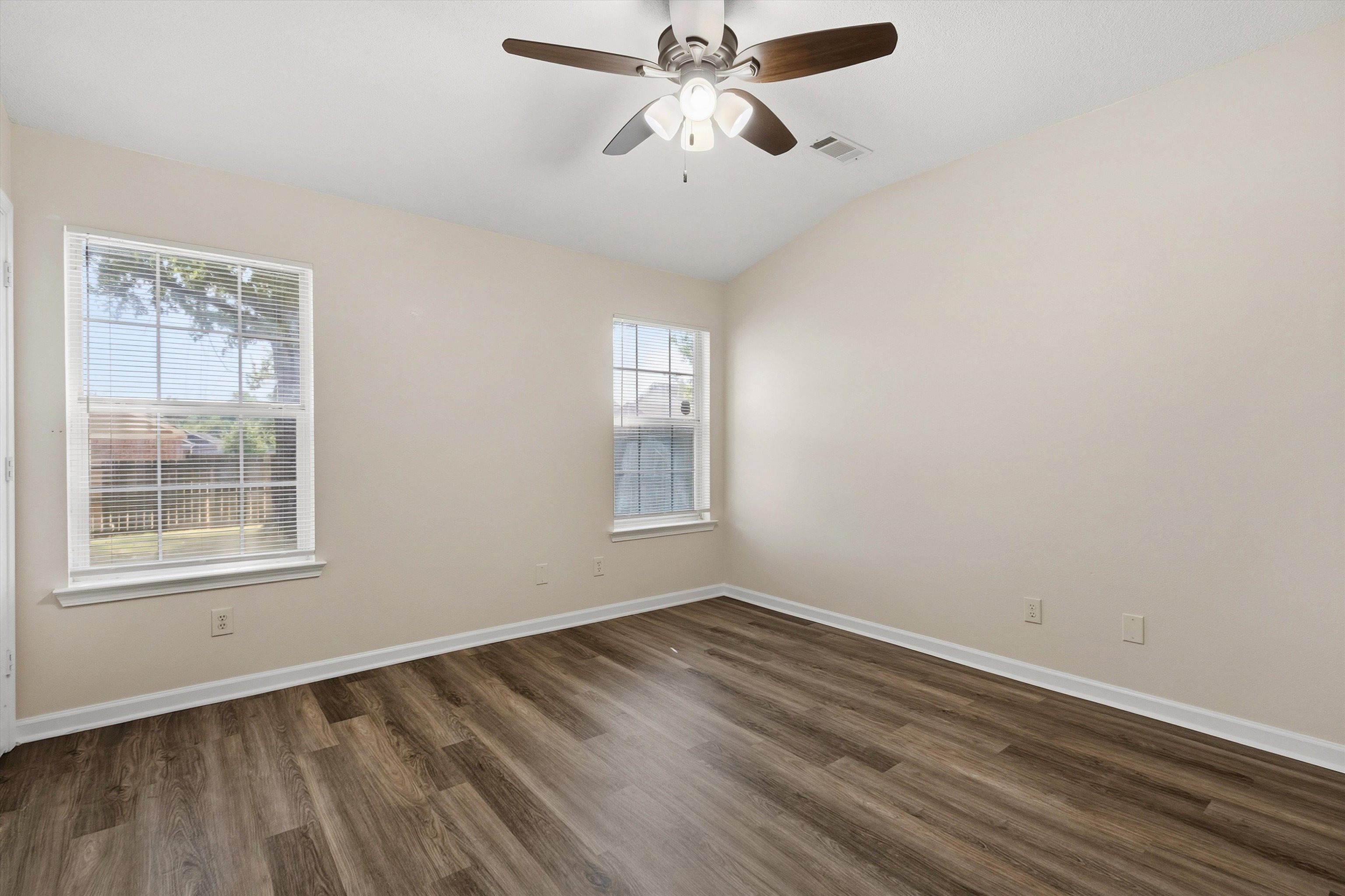 510 Oakland Hills Dr Property Photo 11