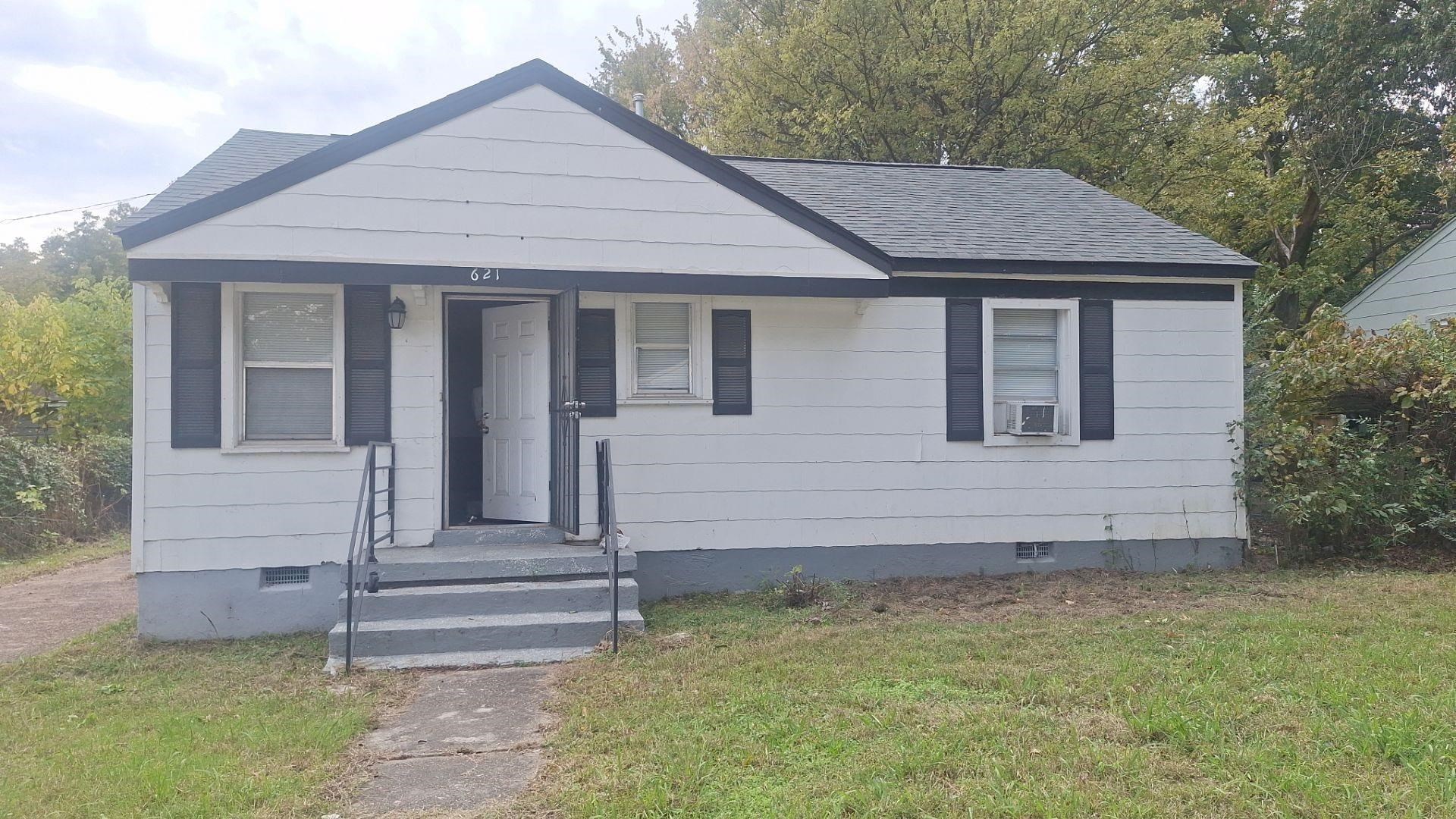 621 ORCHARD AVE Property Photo 1