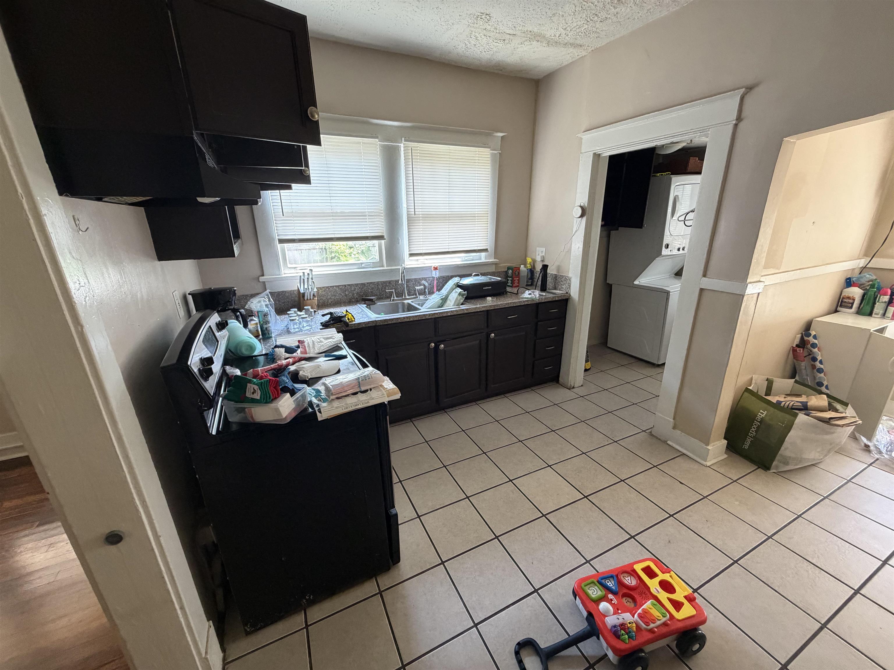 1585 Court Ave Property Photo 4