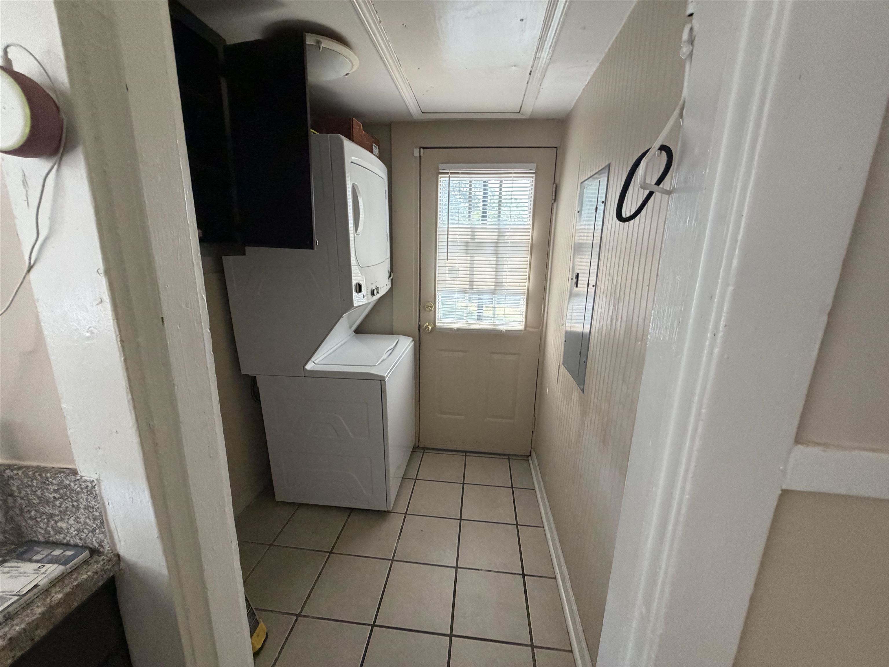 1585 Court Ave Property Photo 5