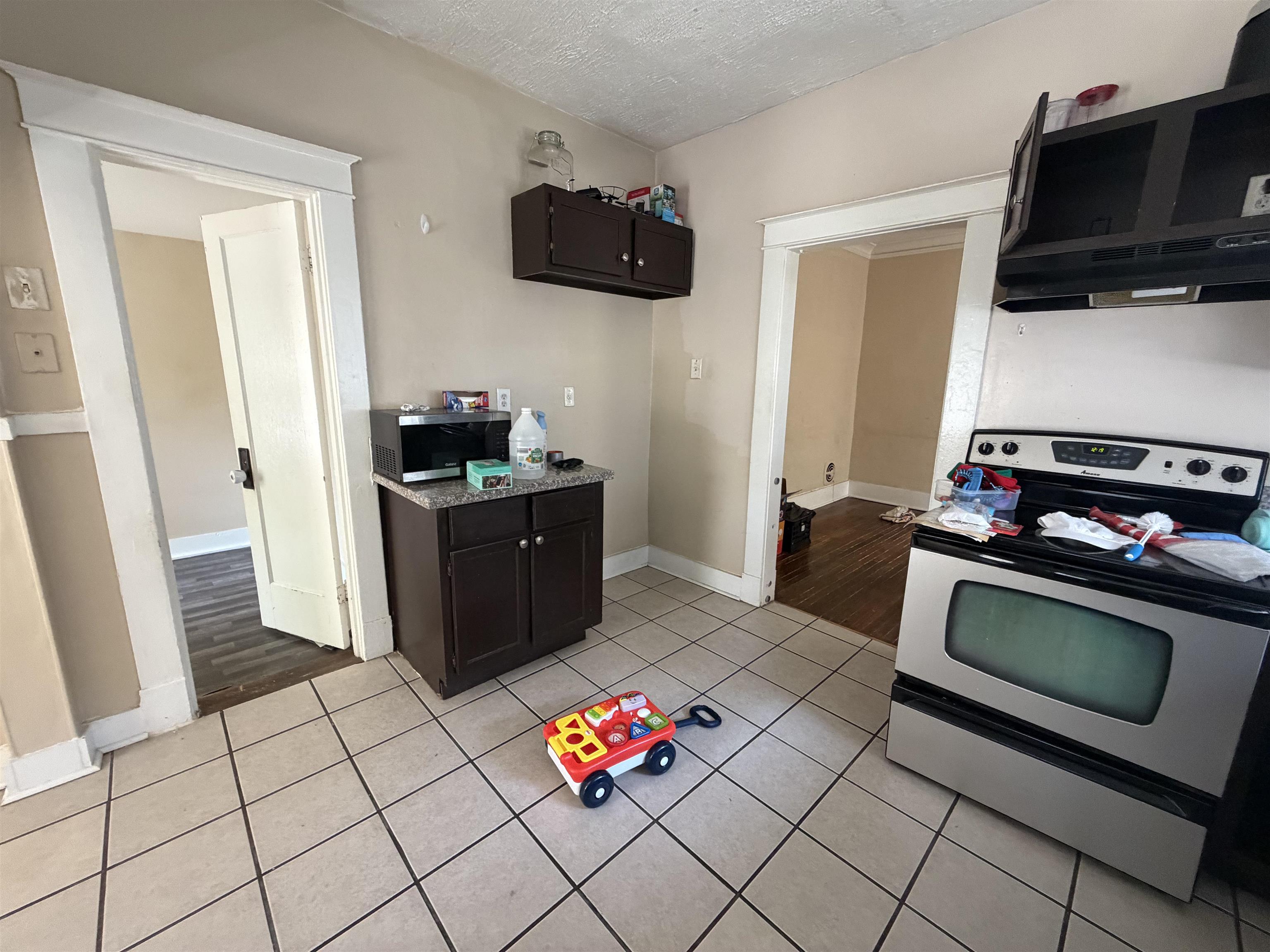 1585 Court Ave Property Photo 7
