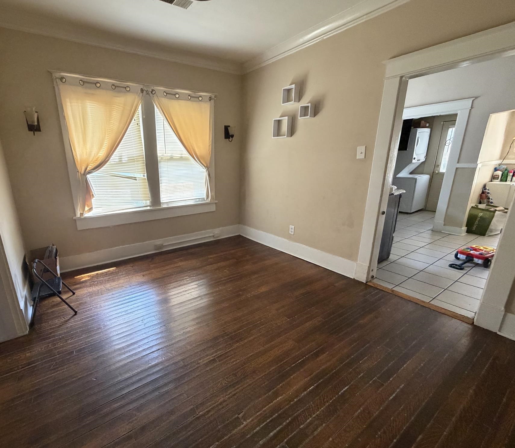 1585 Court Ave Property Photo 8