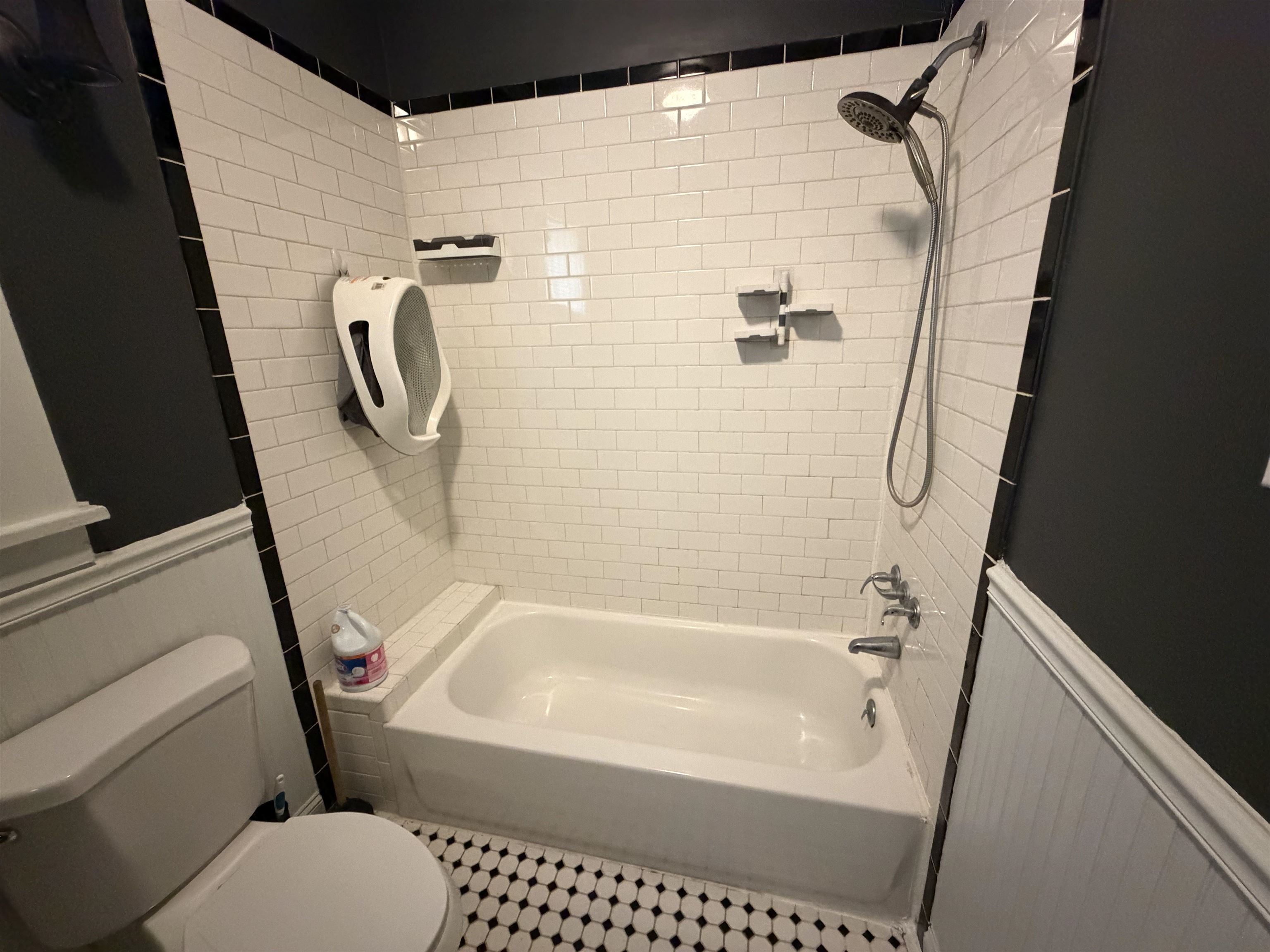 1585 Court Ave Property Photo 14