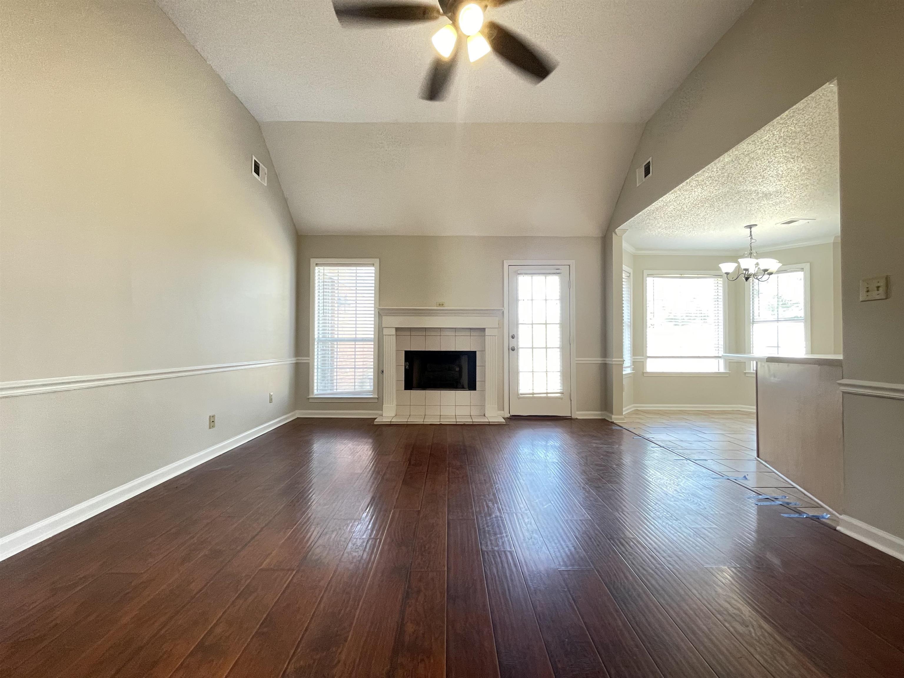 3943 Oak Forest Dr Property Photo 2