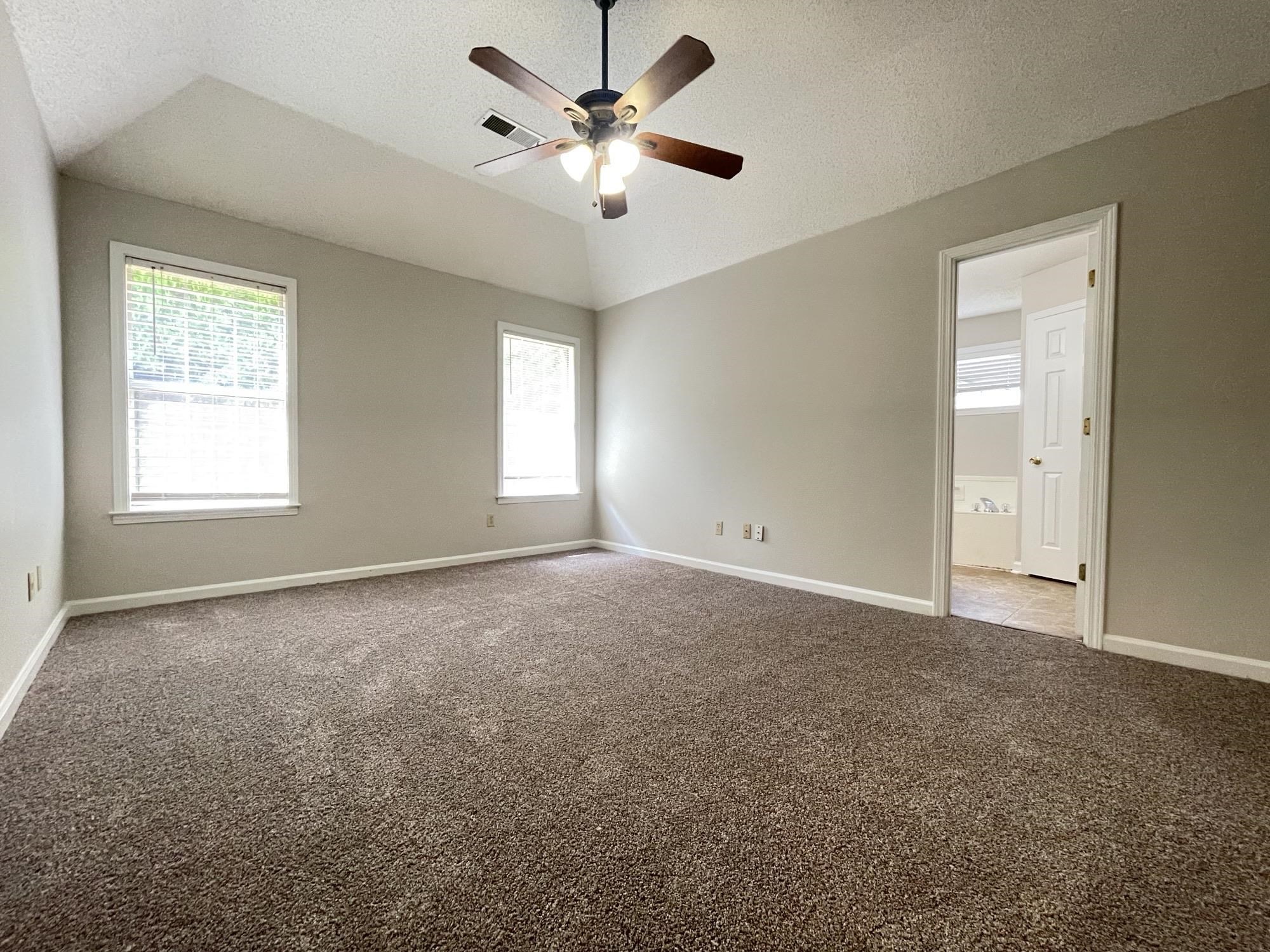 3943 Oak Forest Dr Property Photo 5