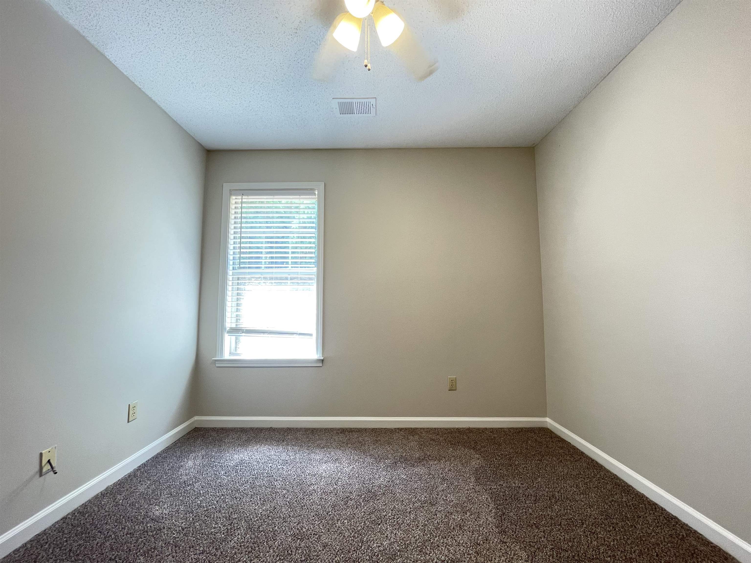 3943 Oak Forest Dr Property Photo 10