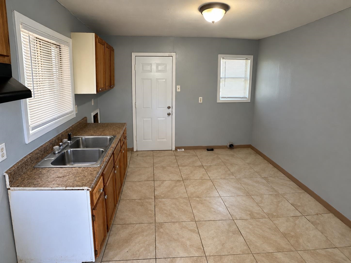 646 Western Park Dr Property Photo 2