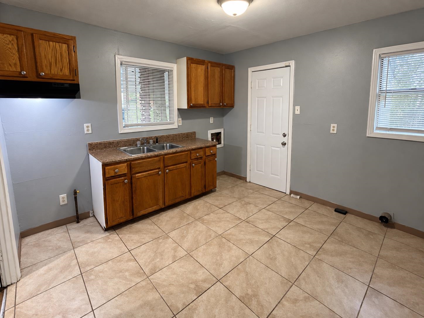 646 Western Park Dr Property Photo 3