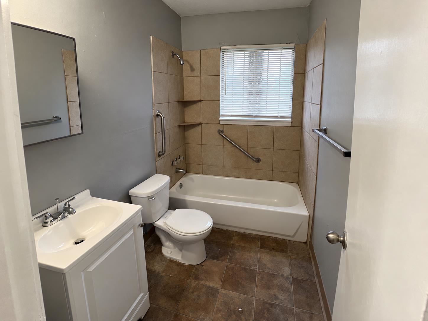 646 Western Park Dr Property Photo 9