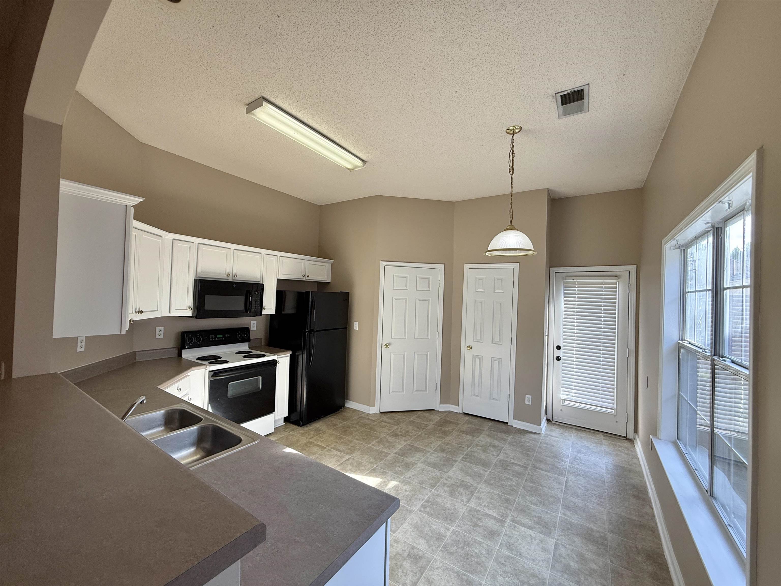 6839 Mikayla Ln Property Photo 4