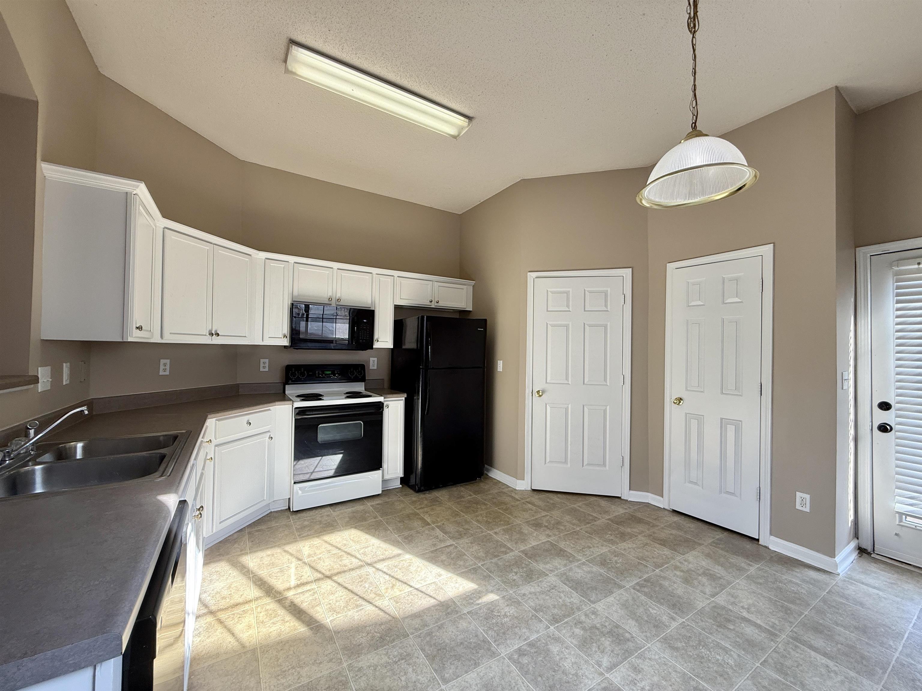 6839 Mikayla Ln Property Photo 5