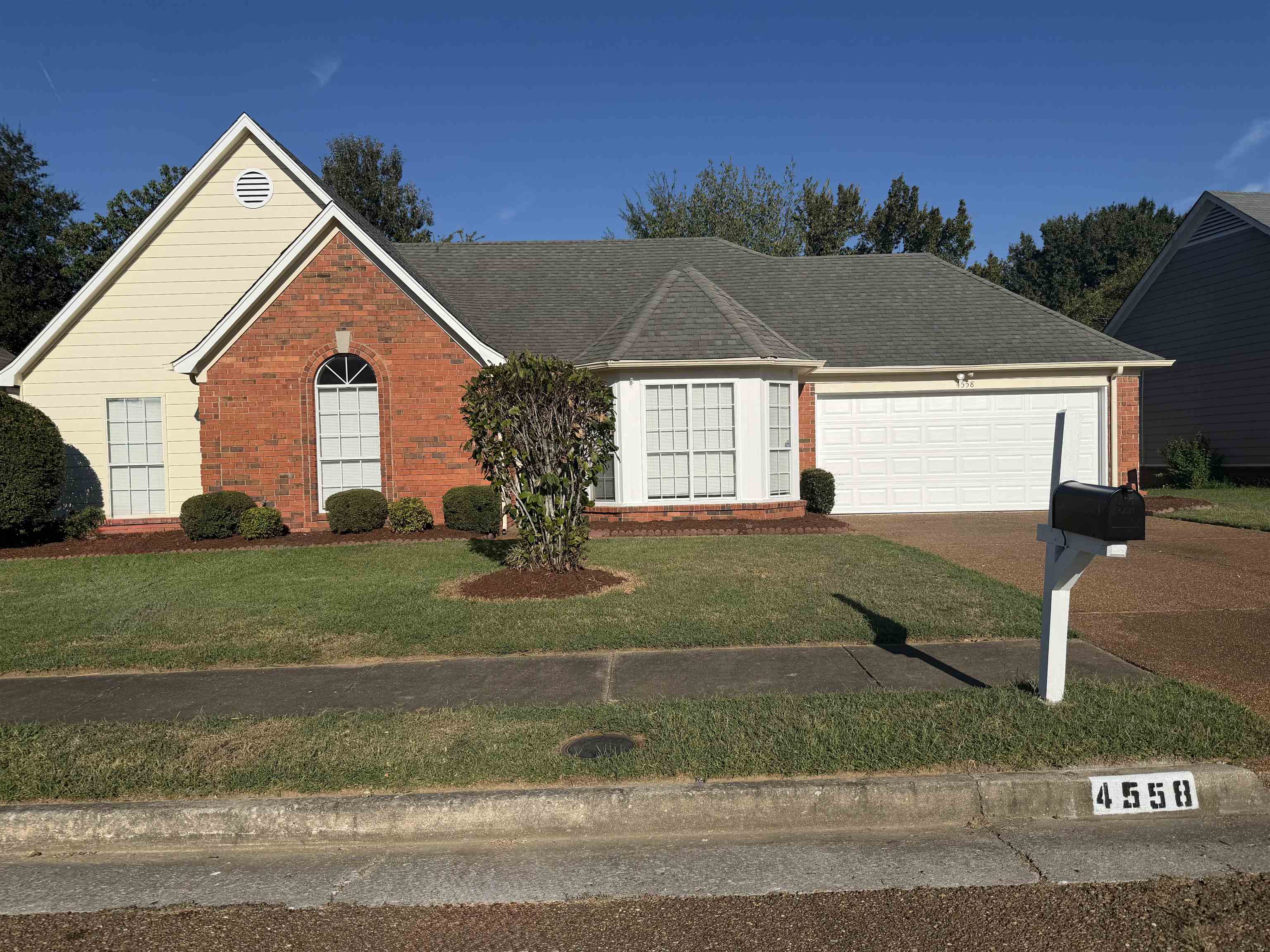4558 KINGS GRANT DR Property Photo 1