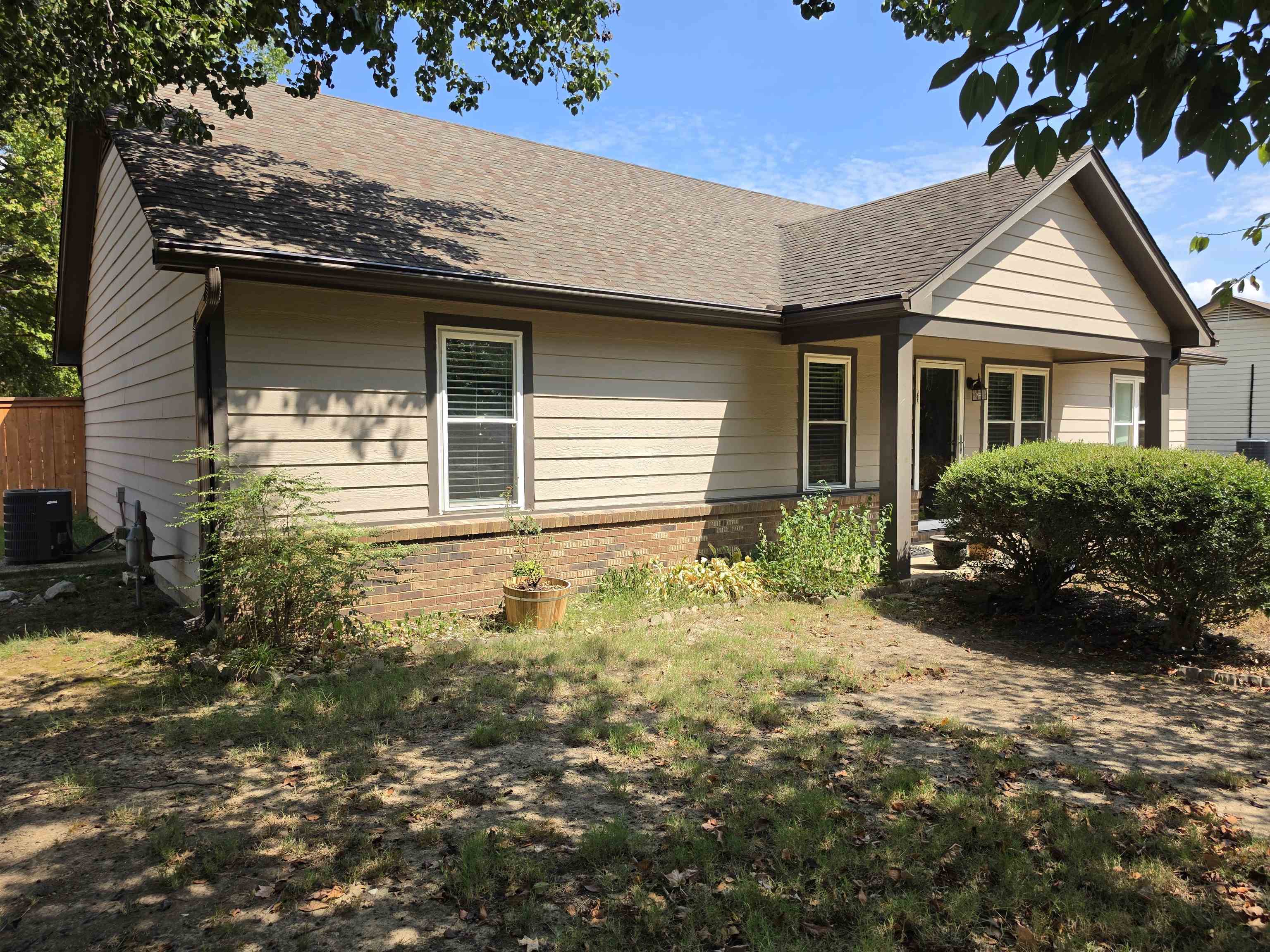 162 Buford Rd W Property Photo 2