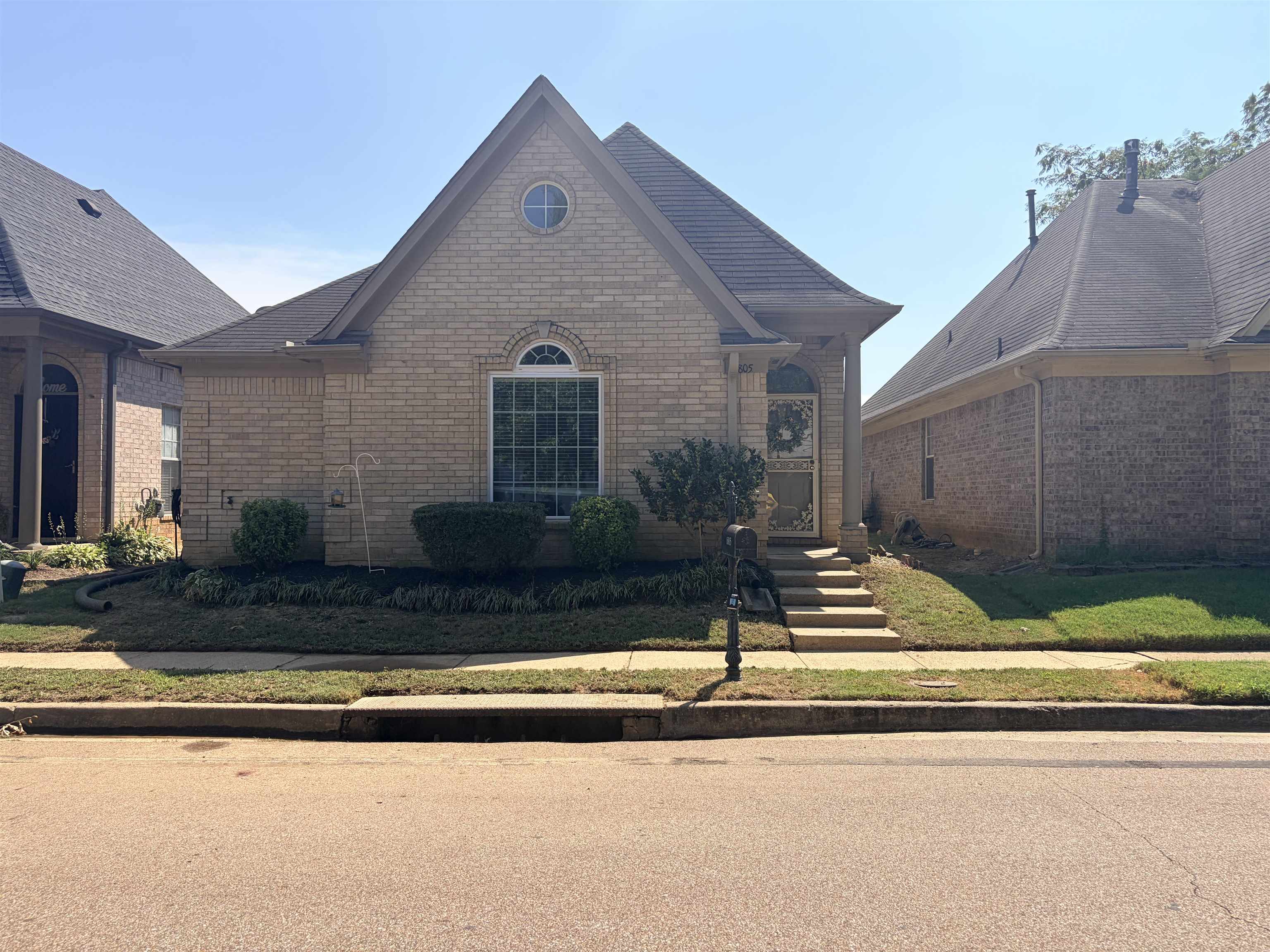 6805 Mikayla Ln Property Photo 2