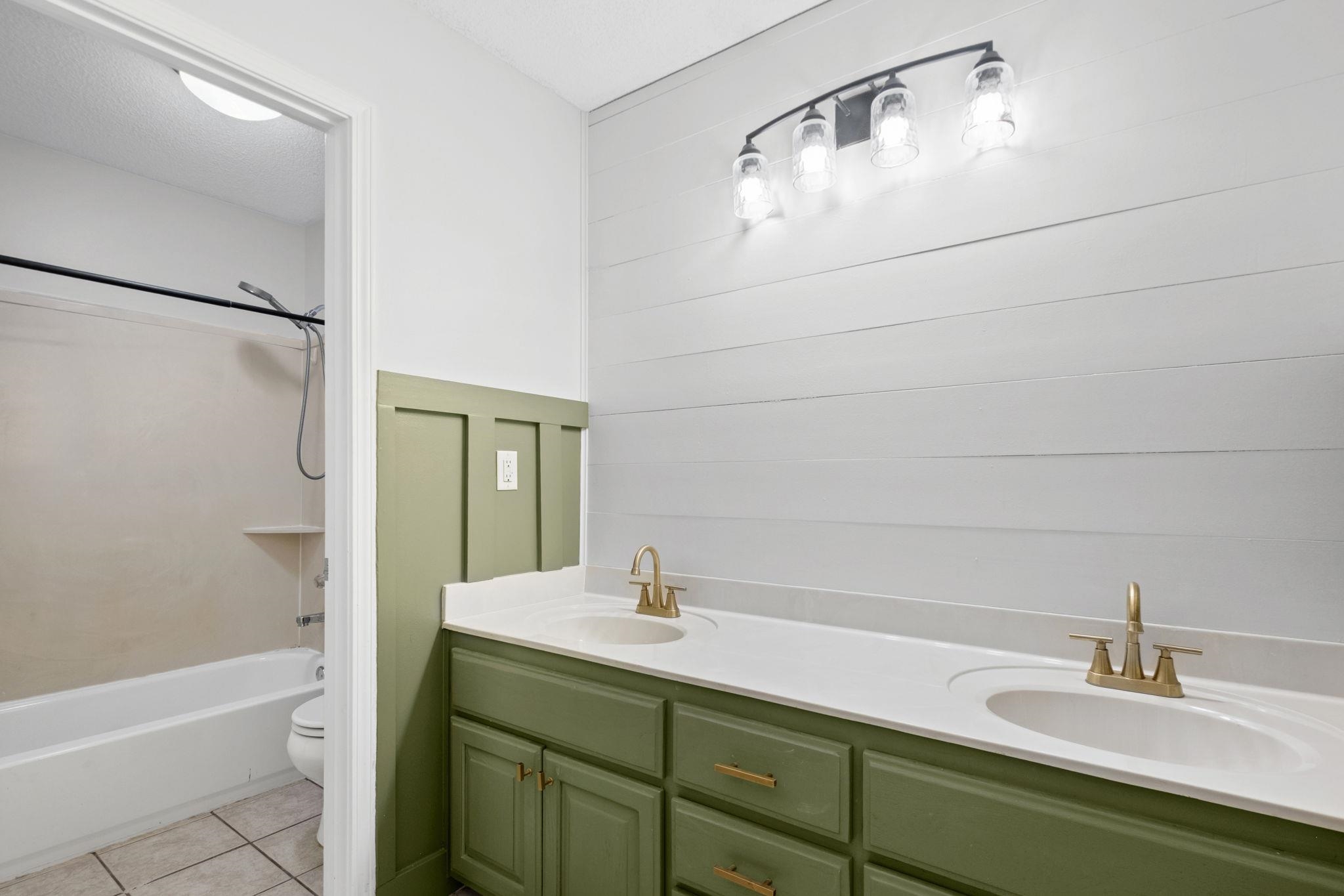 713 Elizabeth Dr Property Photo 32