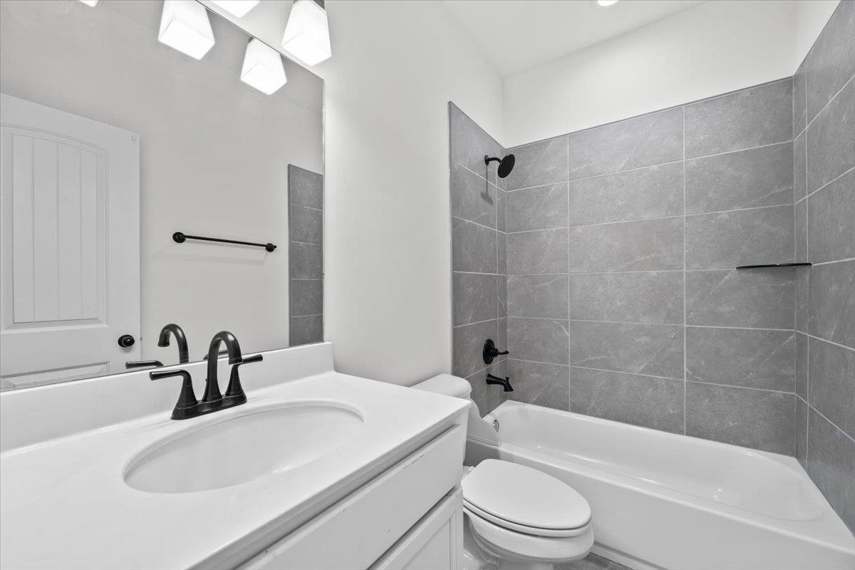 7916 Country Lake Dr Property Photo 26