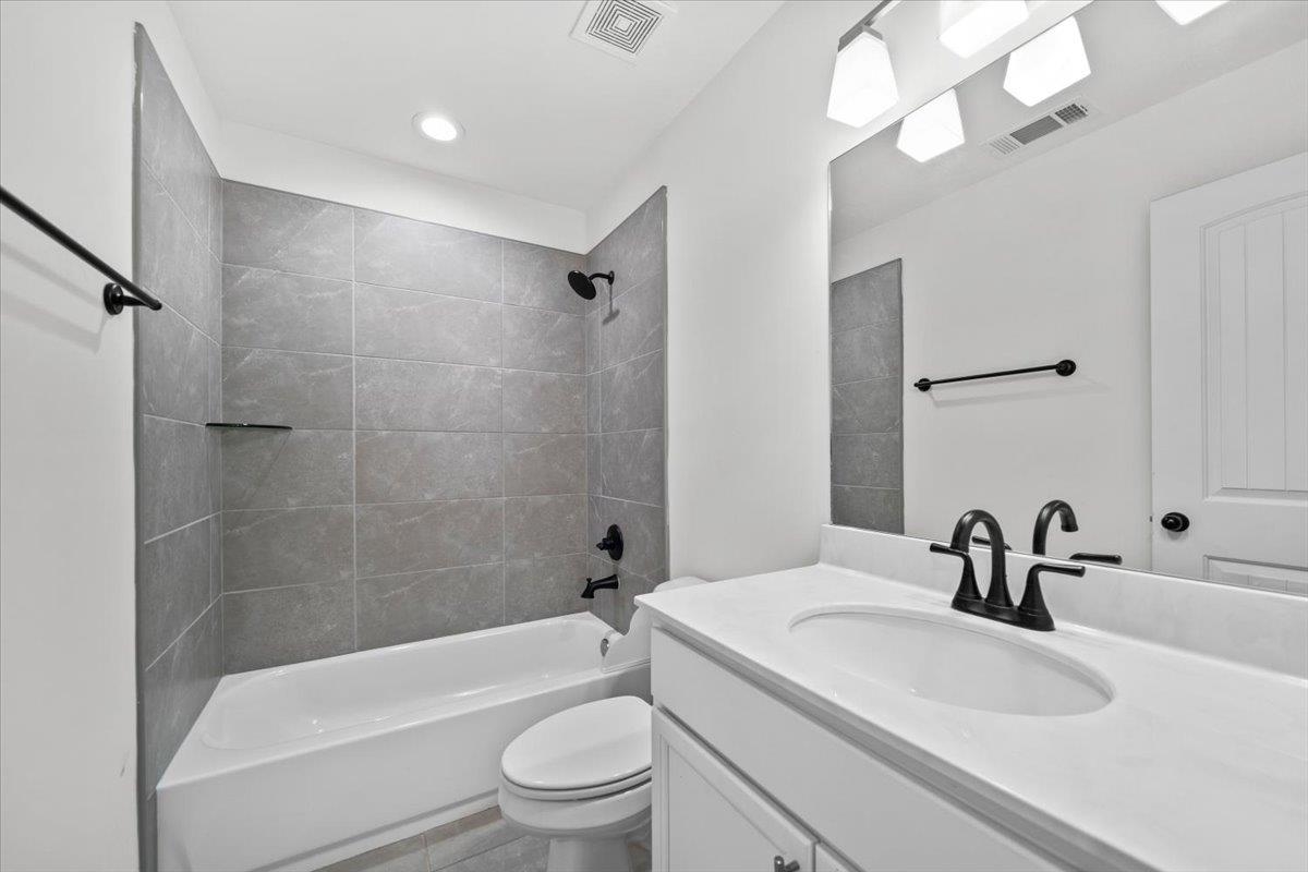 7916 Country Lake Dr Property Photo 28