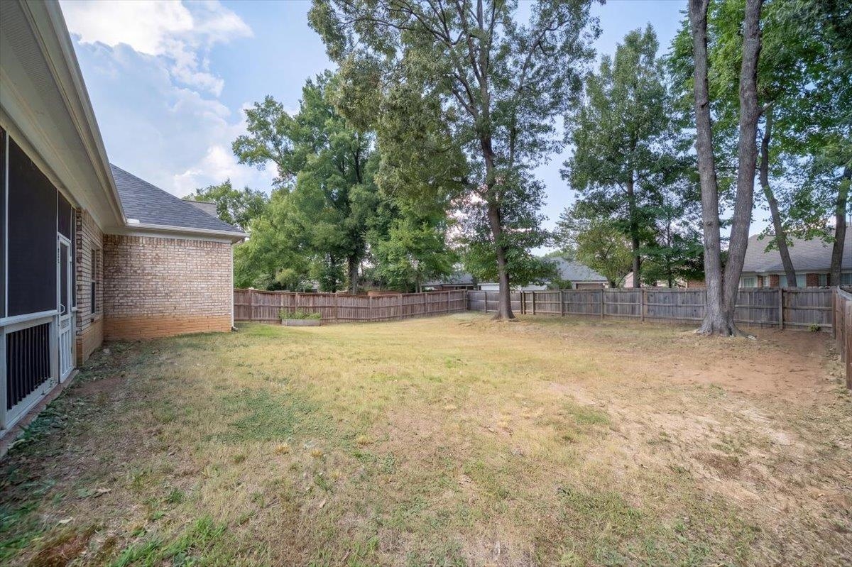 7916 Country Lake Dr Property Photo 32