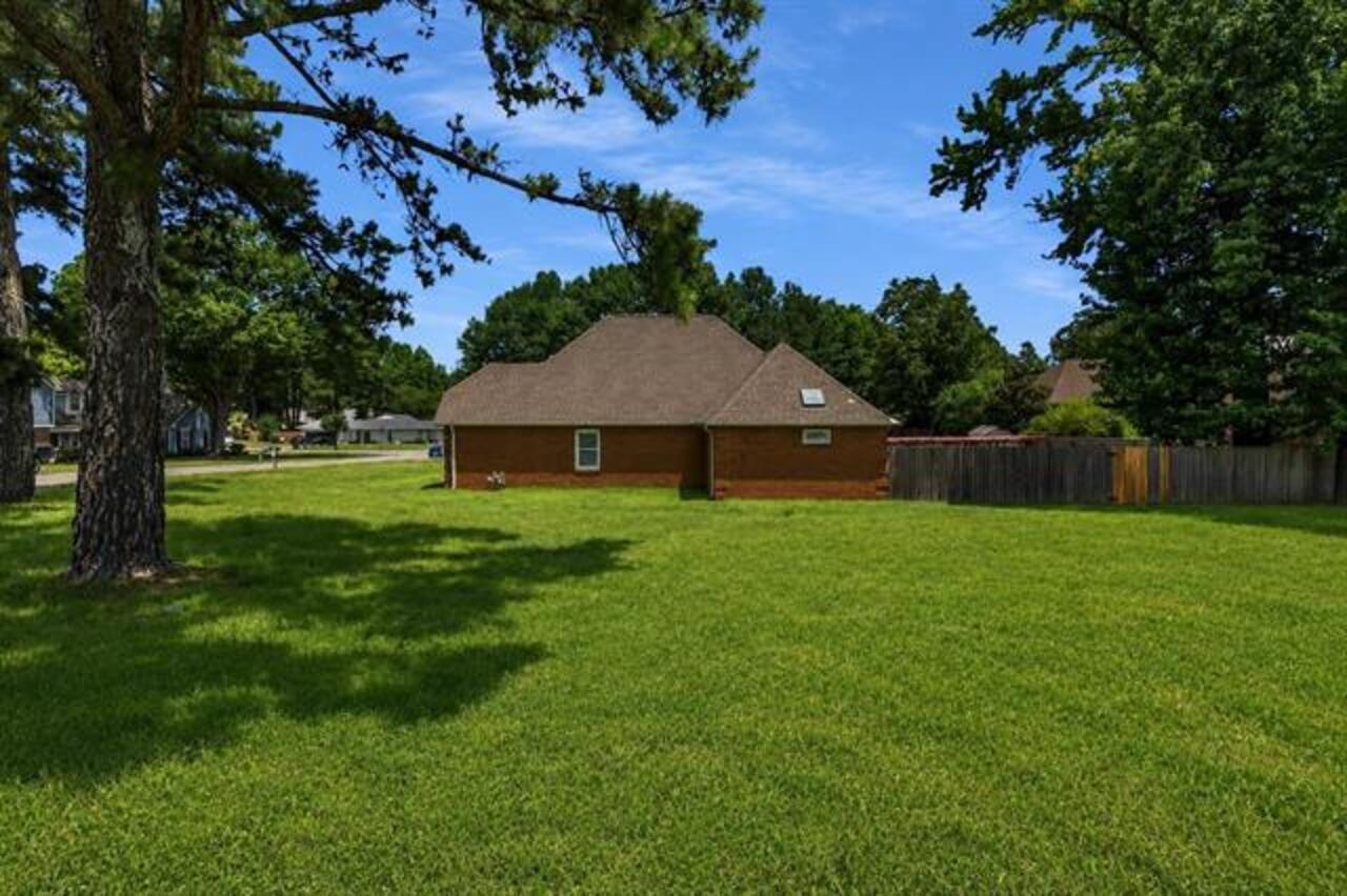 3652 Wincross Dr Property Photo 2