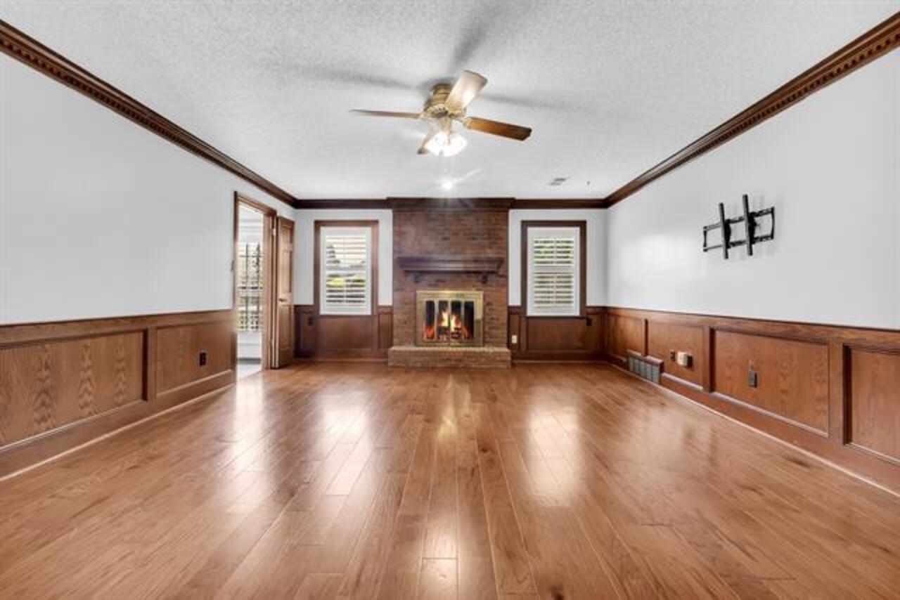 3652 Wincross Dr Property Photo 5